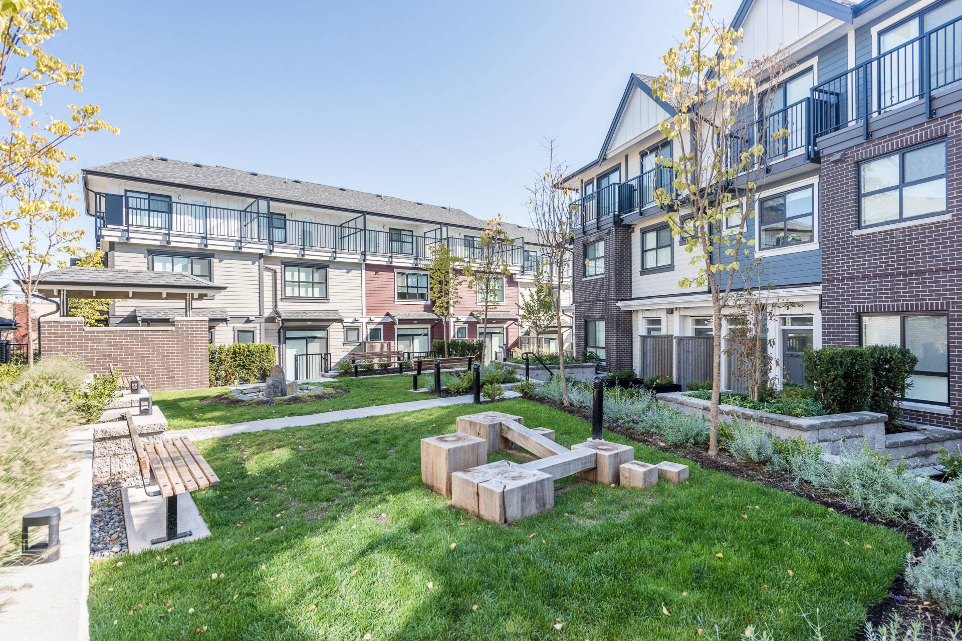 Villo Metrotown 7039 MacPherson Ave Apartments for Rent Burnaby liv.rent