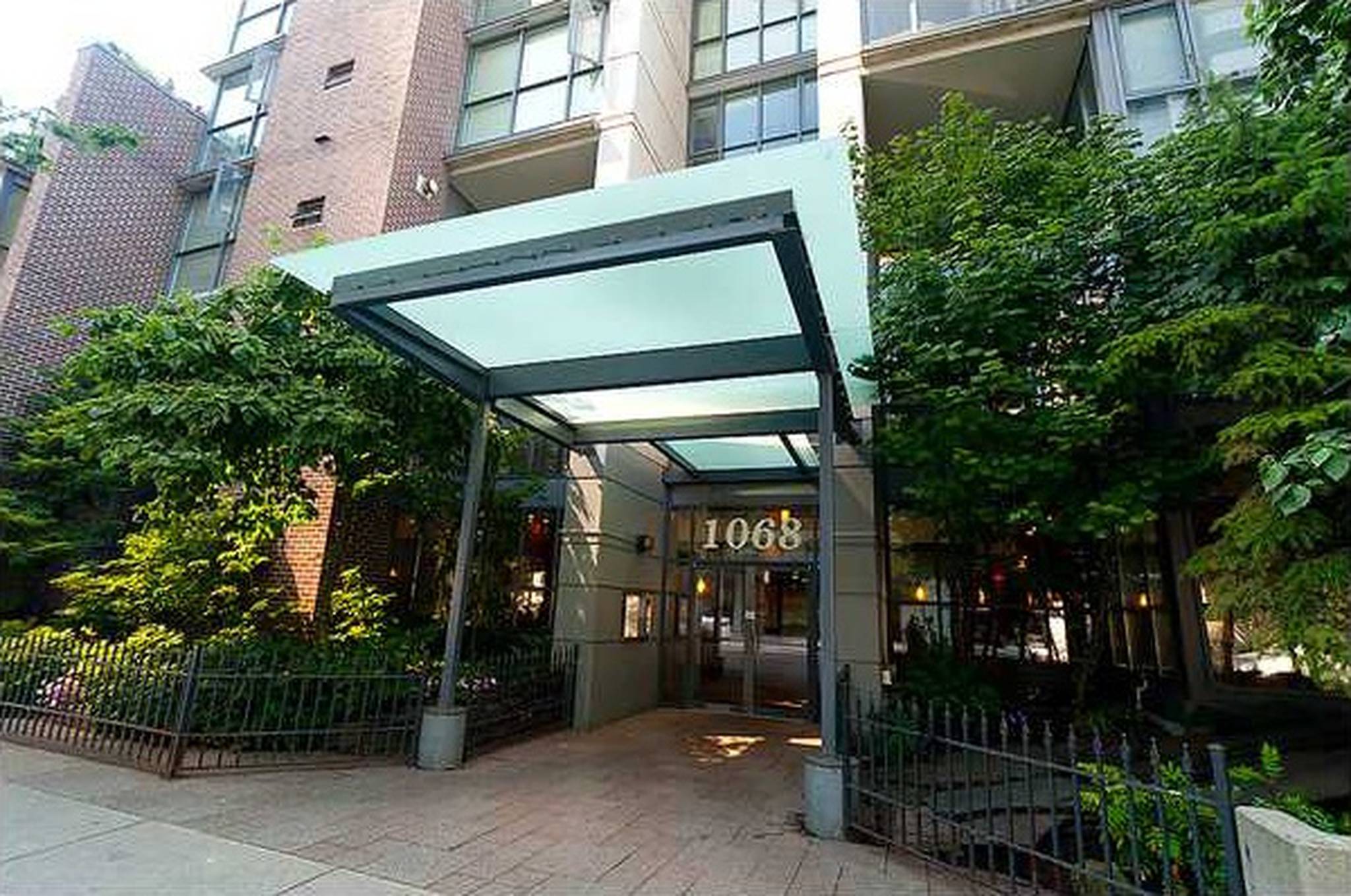 The Canadian 1068 Hornby St Apartments for Rent Vancouver liv.rent