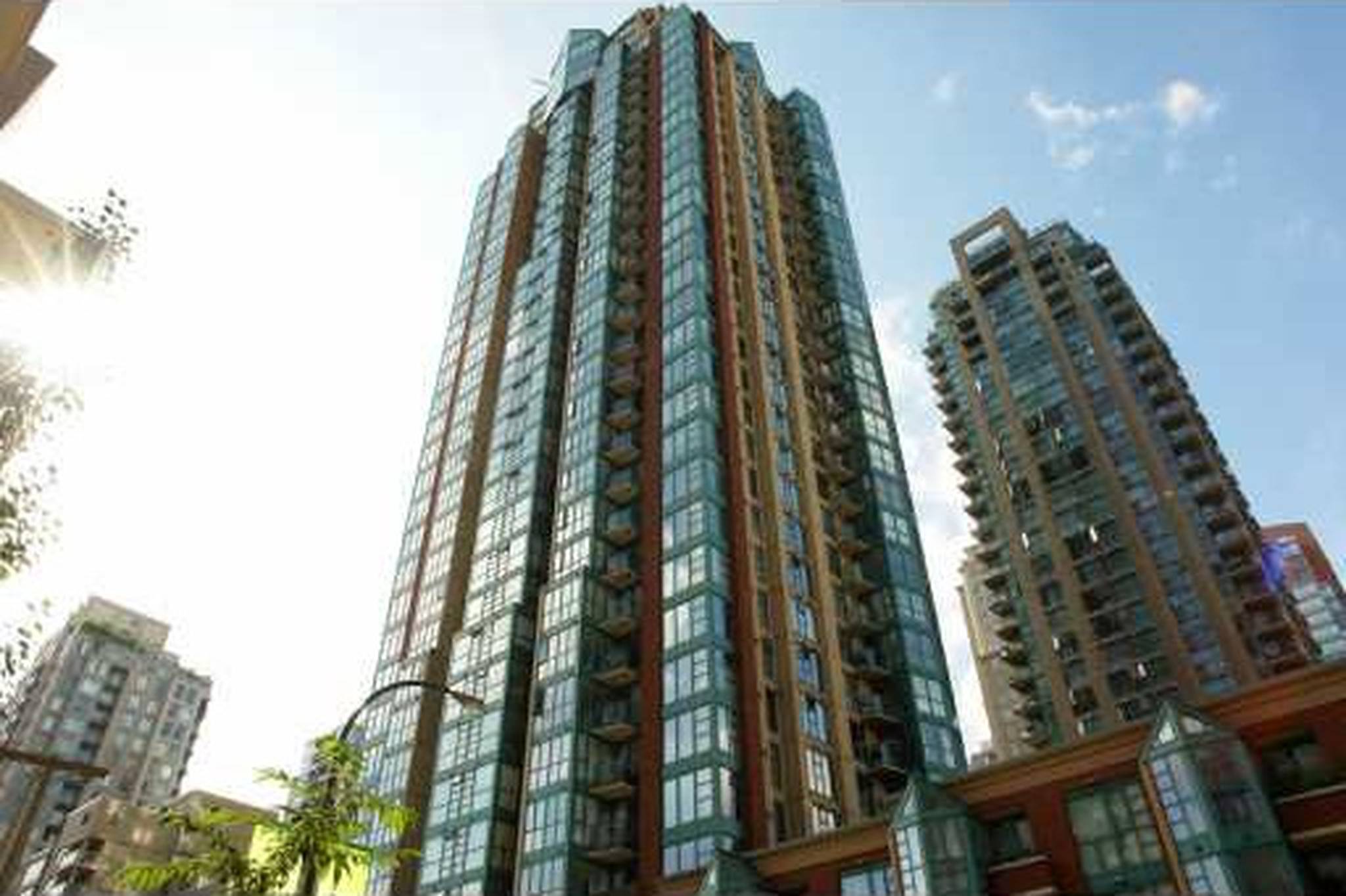 The Pinnacle 939 Homer St Apartments