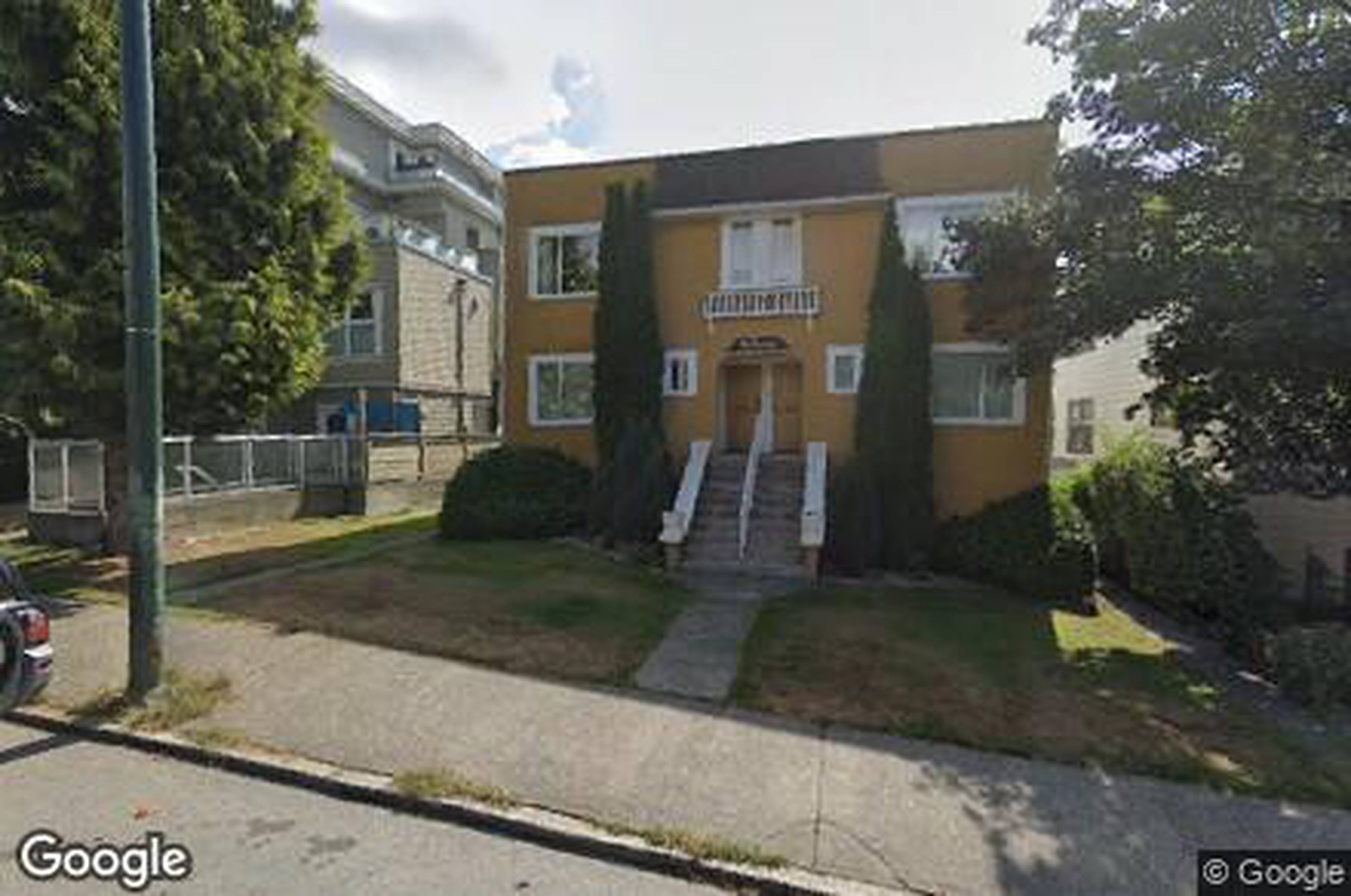 2526 W 4th Ave Apartment Building