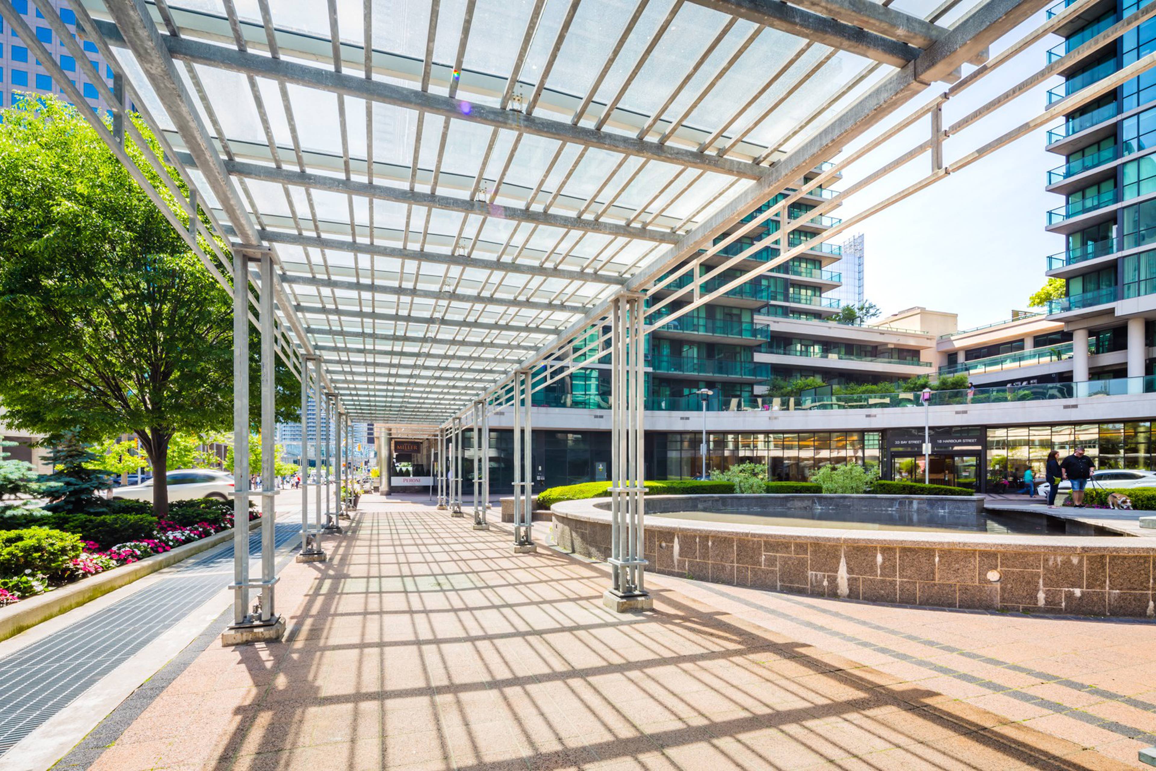 33 Bay at Pinnacle Apartments for Rent, 33 Bay St, Toronto, ON - 2