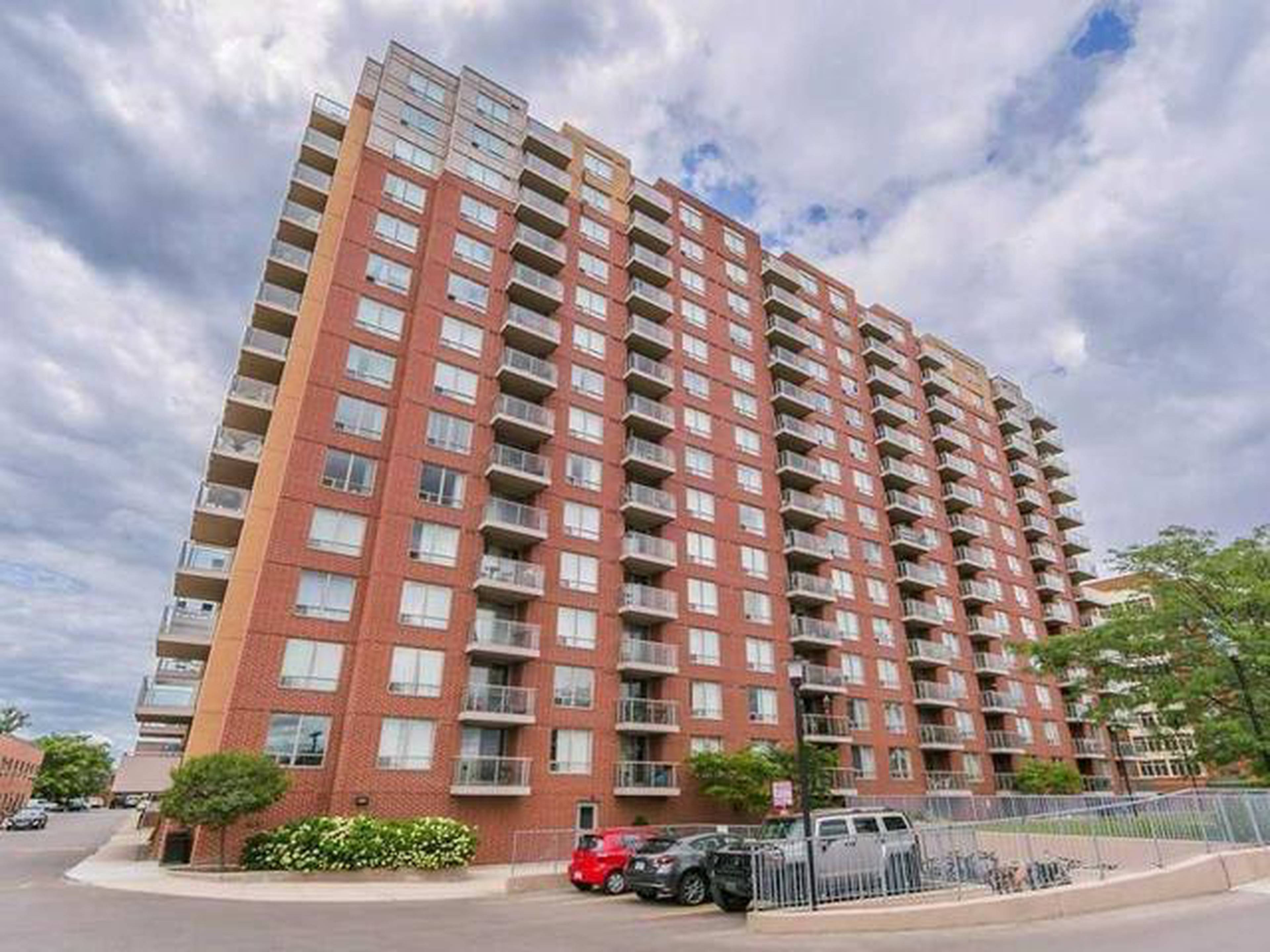 beBloor Condos Apartment Building