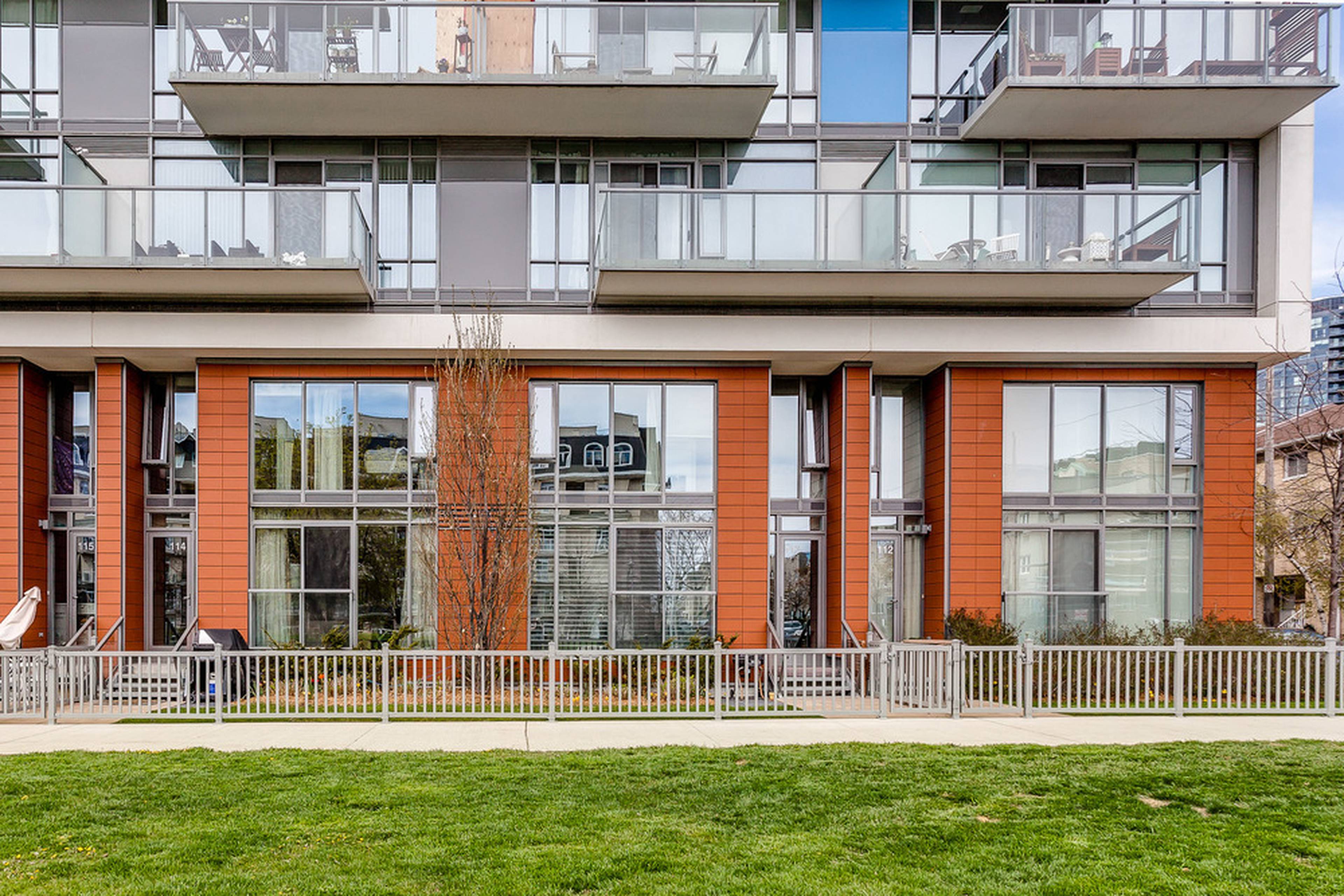 Quay West 90 Stadium Rd Apartments for Rent Toronto liv.rent