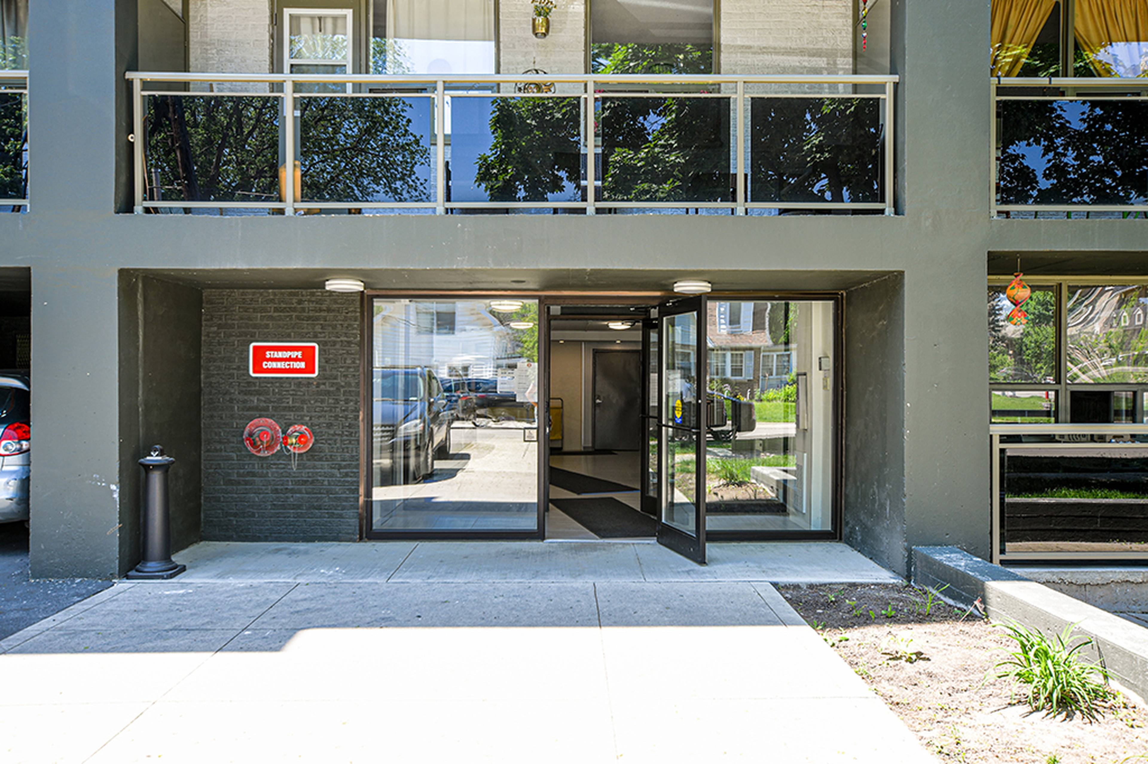 Nelson Manor Burlington, ON 490 Nelson Ave liv.rent