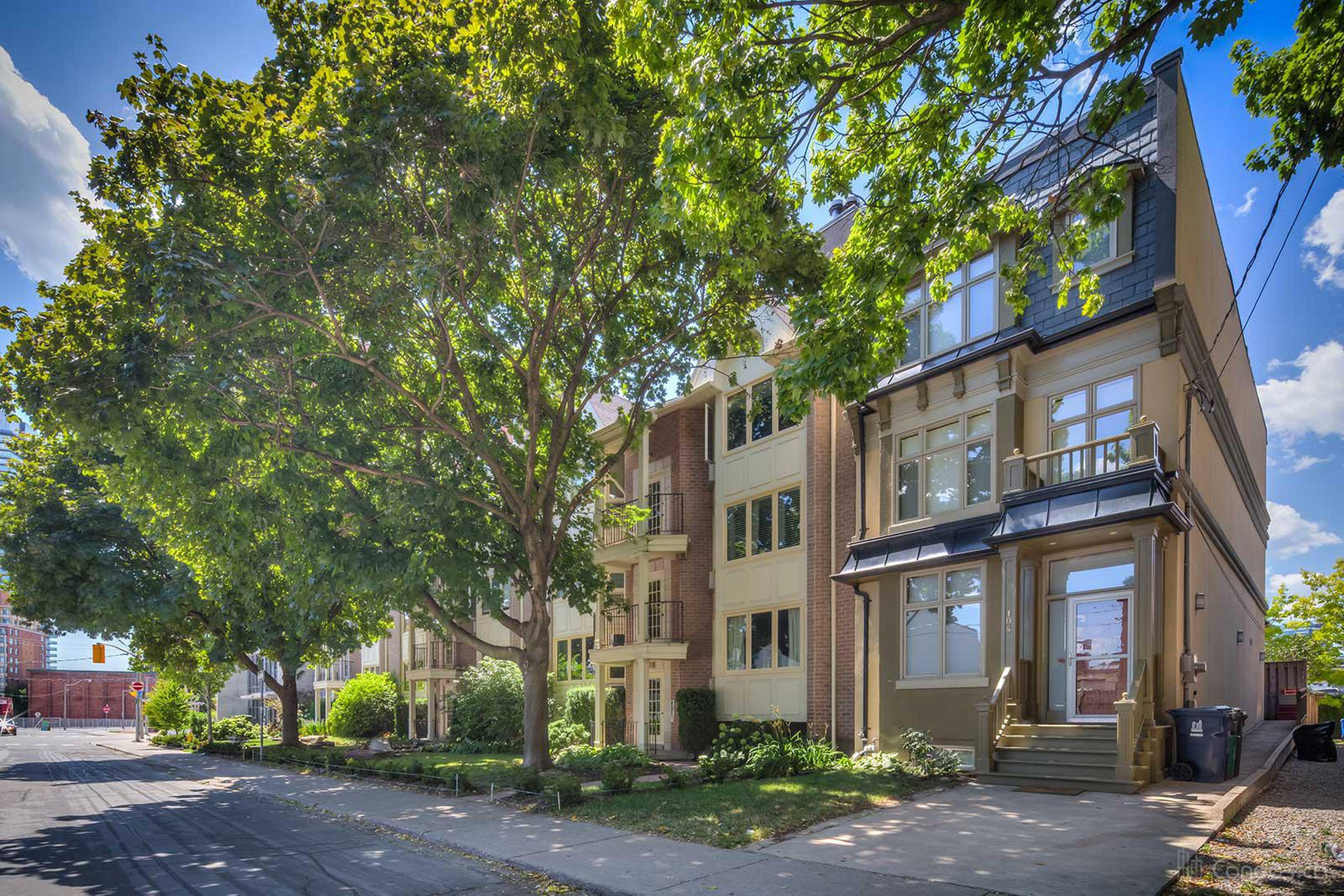 Trinity Courtyards Townhomes Toronto, ON 9498 Trinity St liv.rent