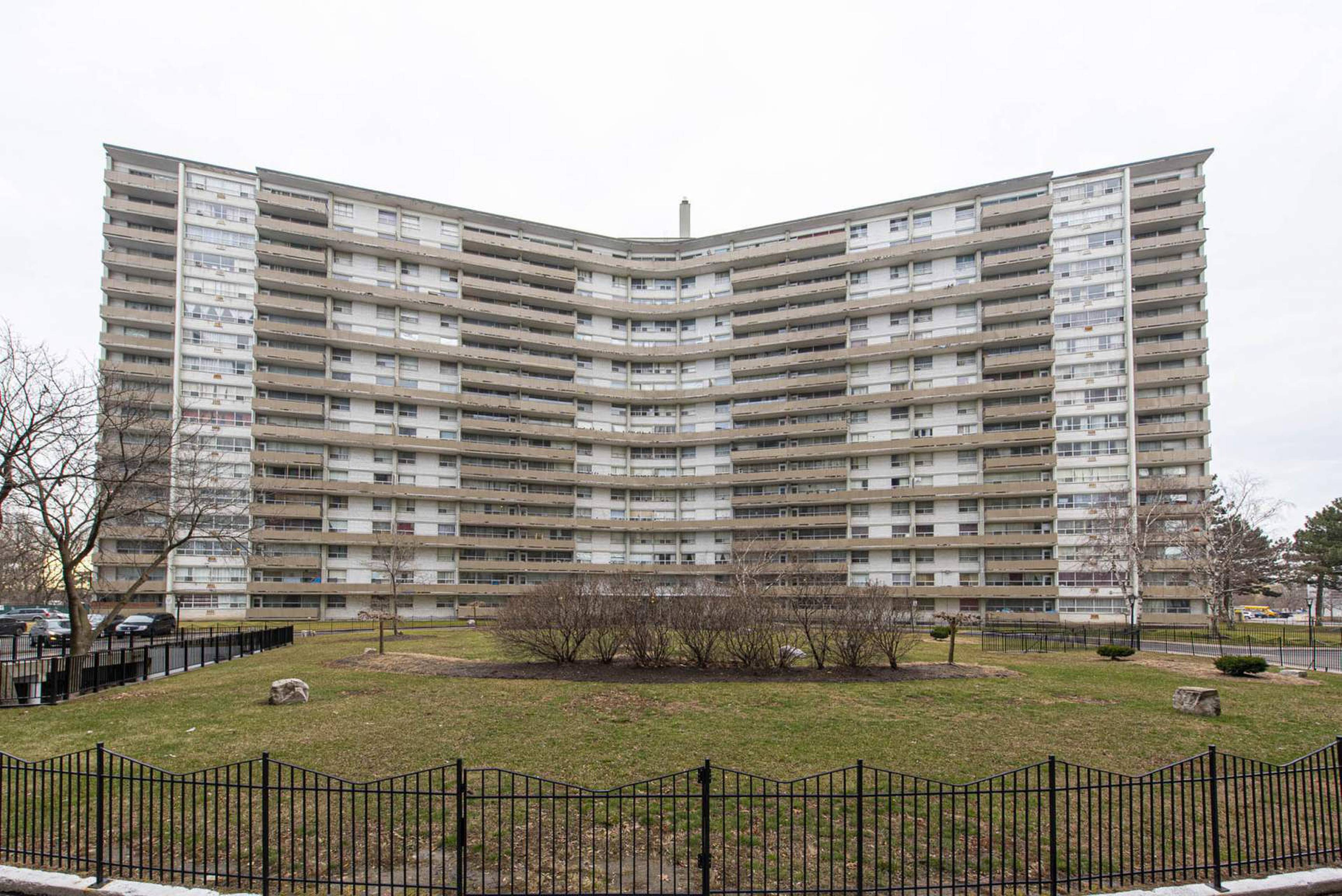 75 Thorncliffe Park Dr. Apartment Building