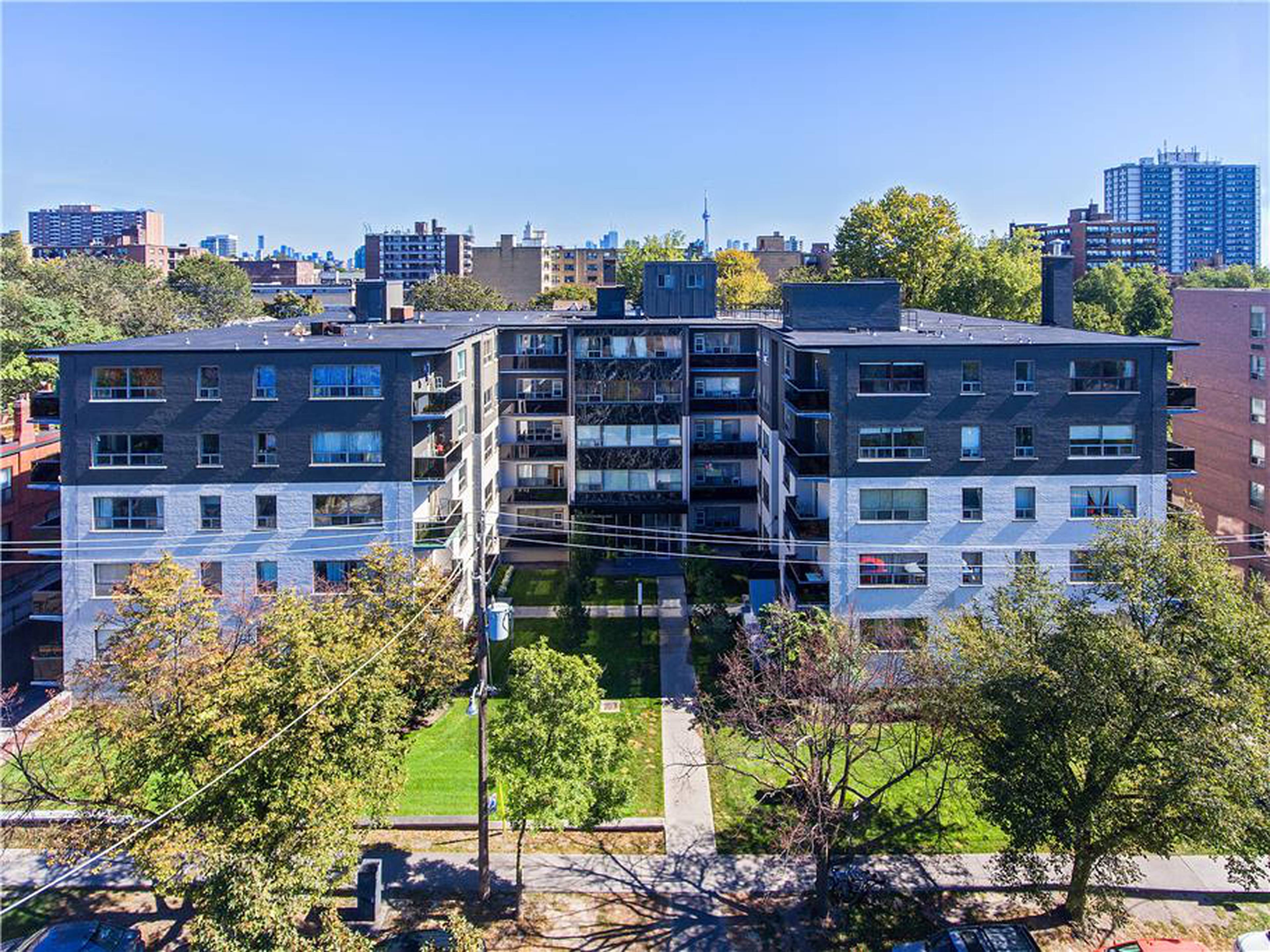 Dowling Court Apartment Building