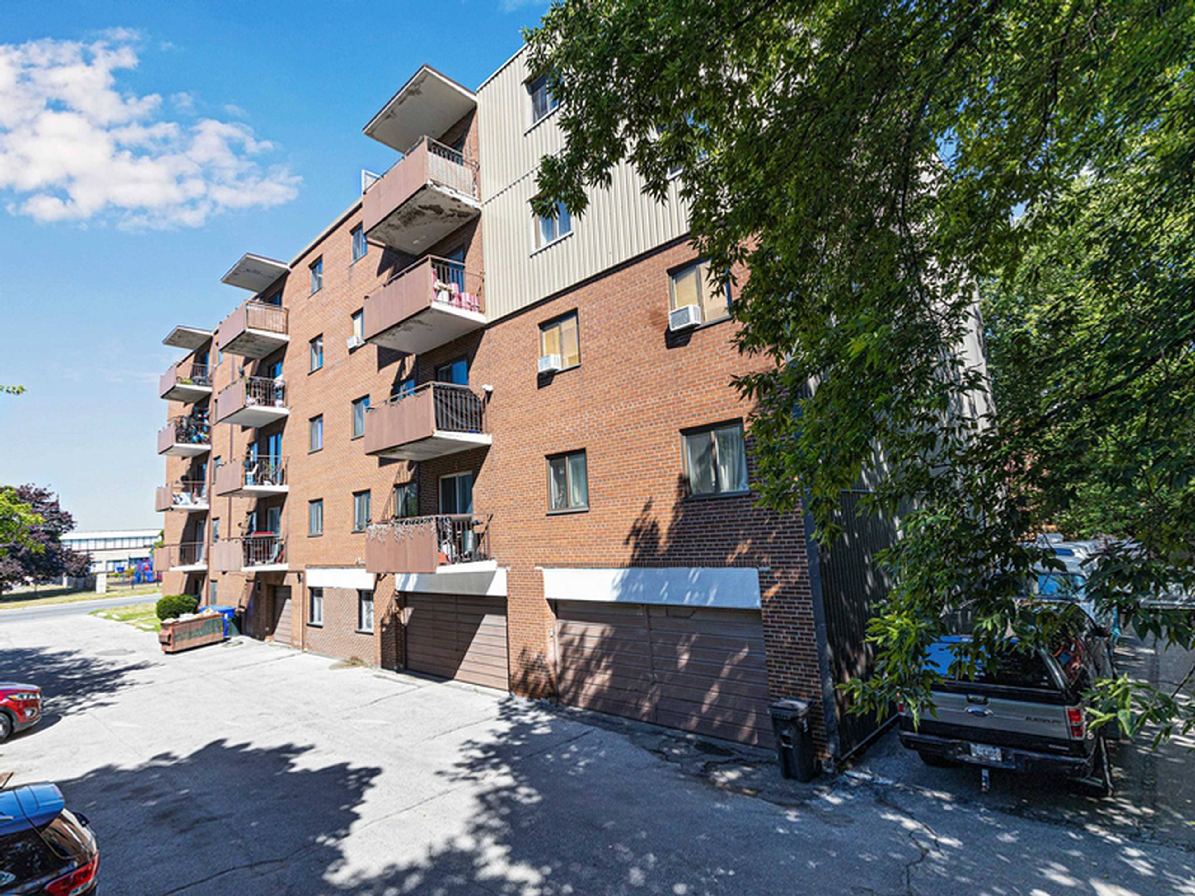 1475 Birchmount Rd Apartment Building