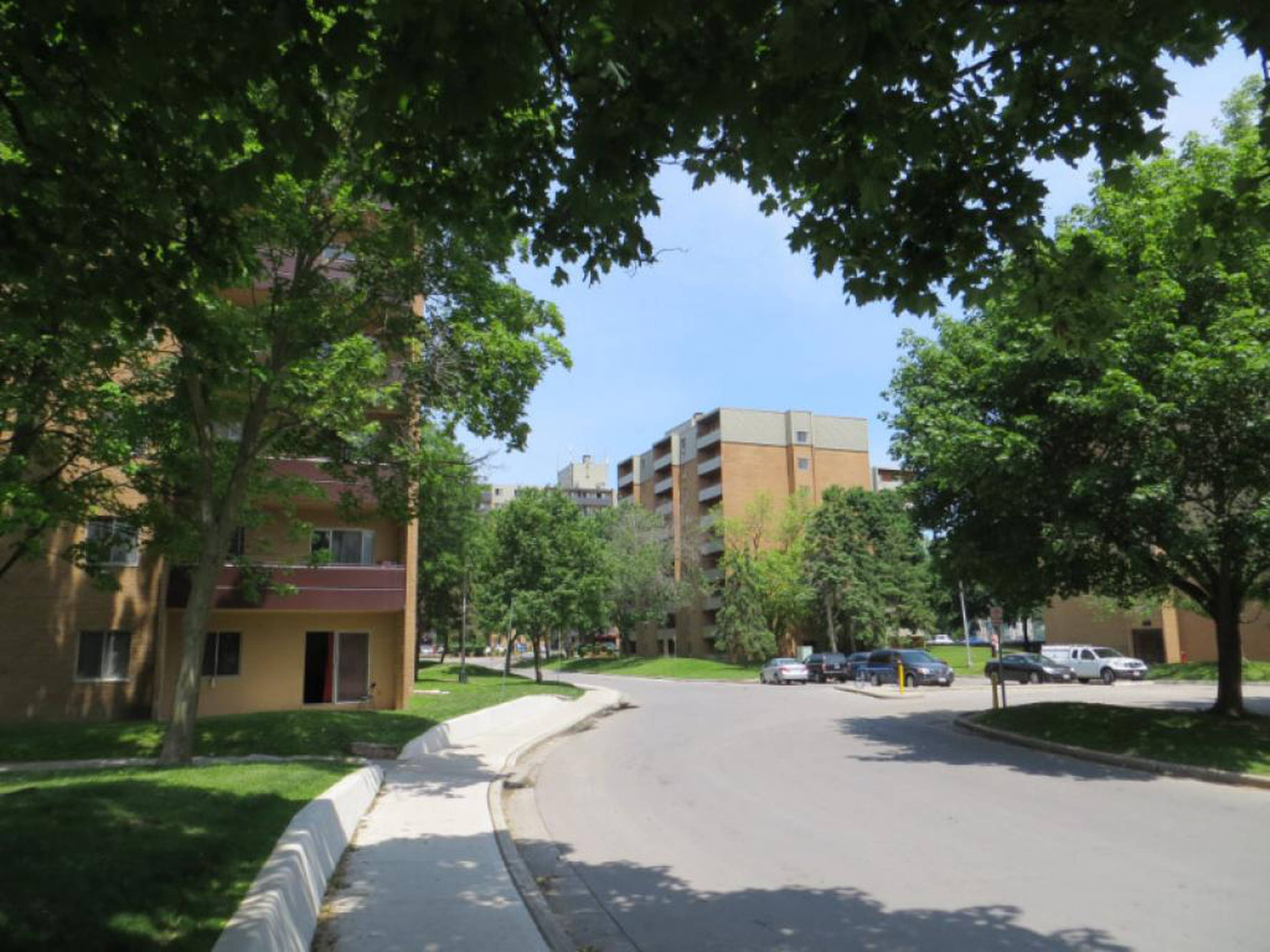 River Park Towers 740 Kipps Ln. Apartments for Rent London liv.rent