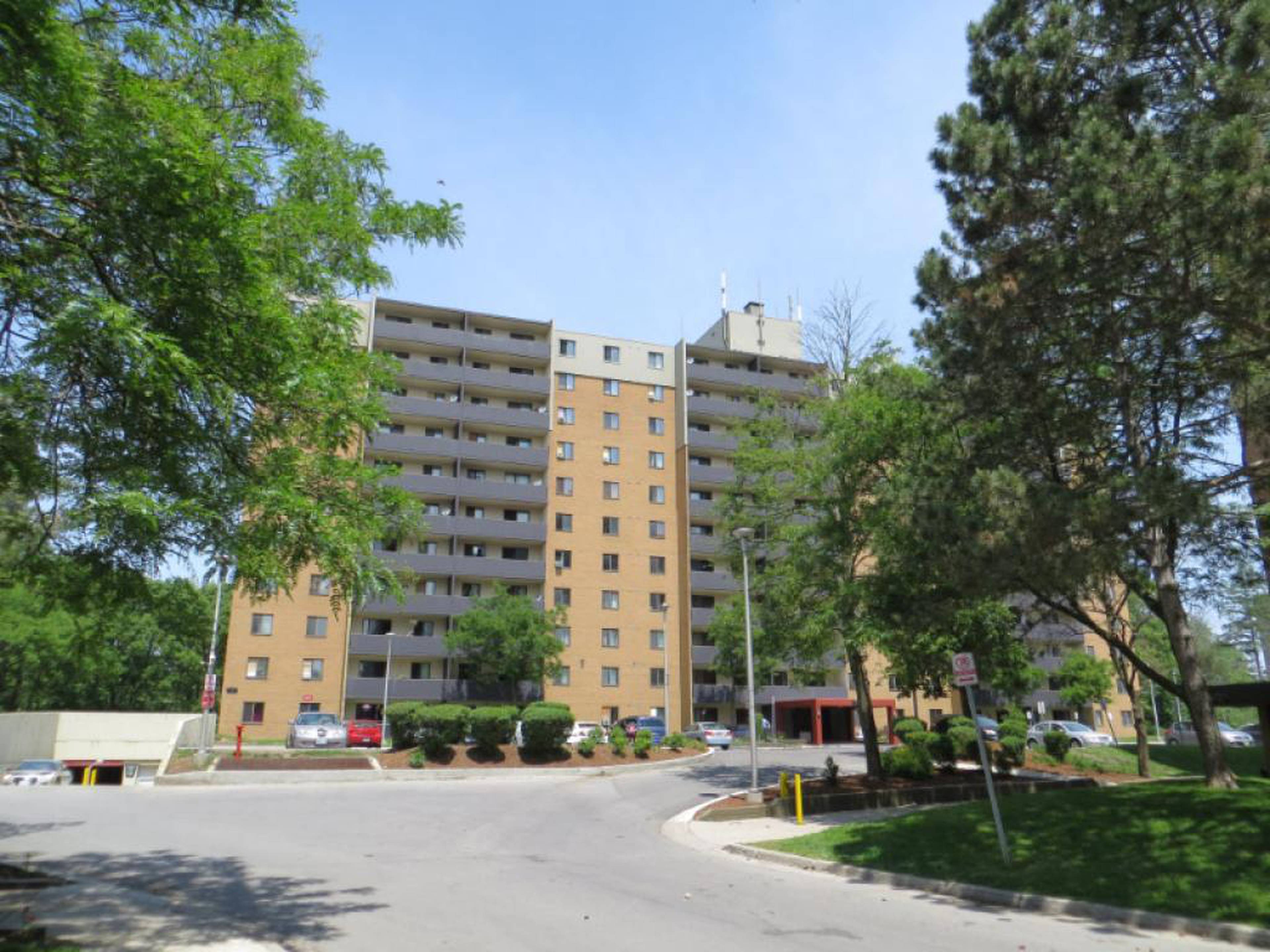 River Park Towers 740 Kipps Ln. Apartments for Rent London liv.rent