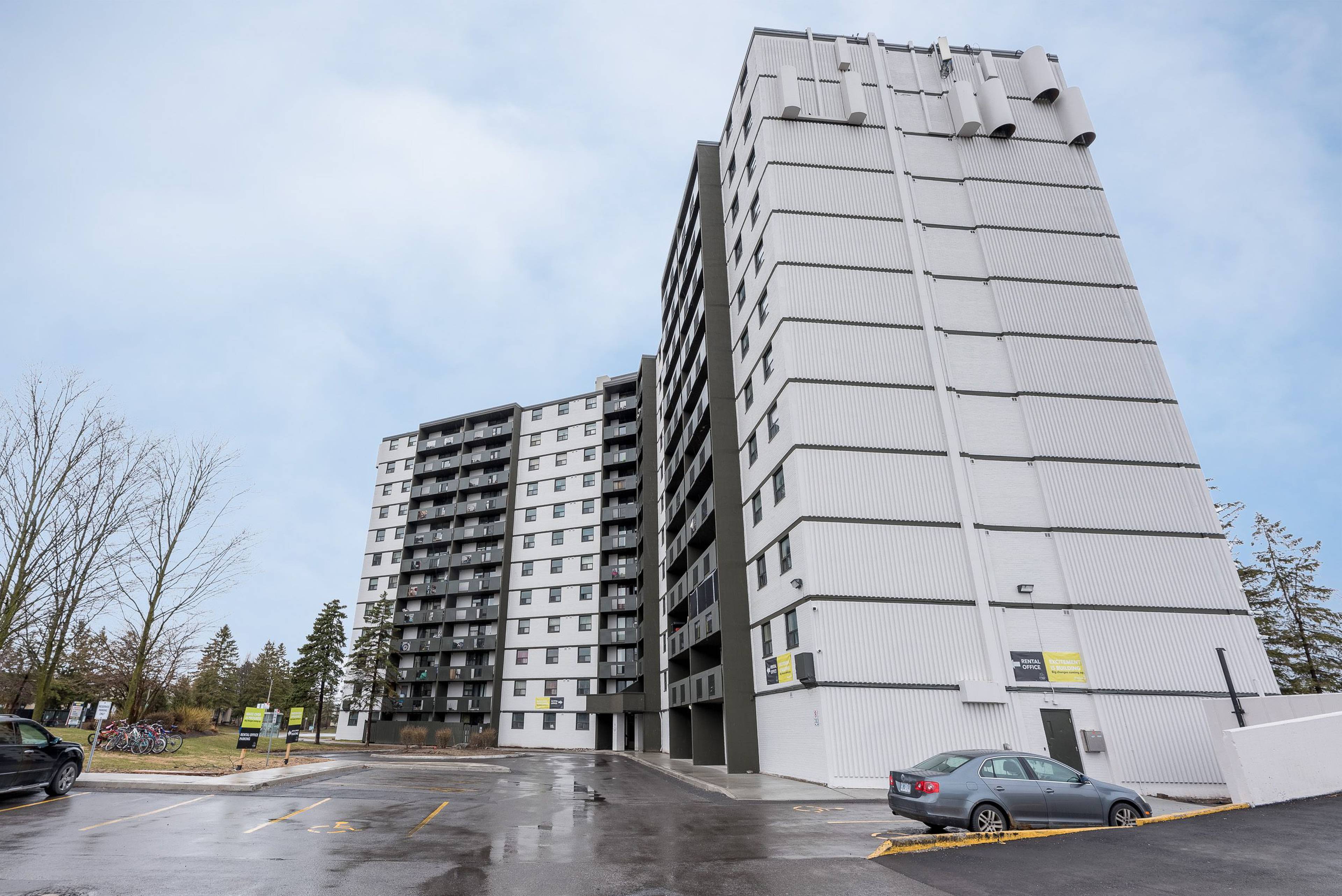 Royalton Place 3360 Paul Anka Dr. Apartments for Rent Ottawa liv.rent
