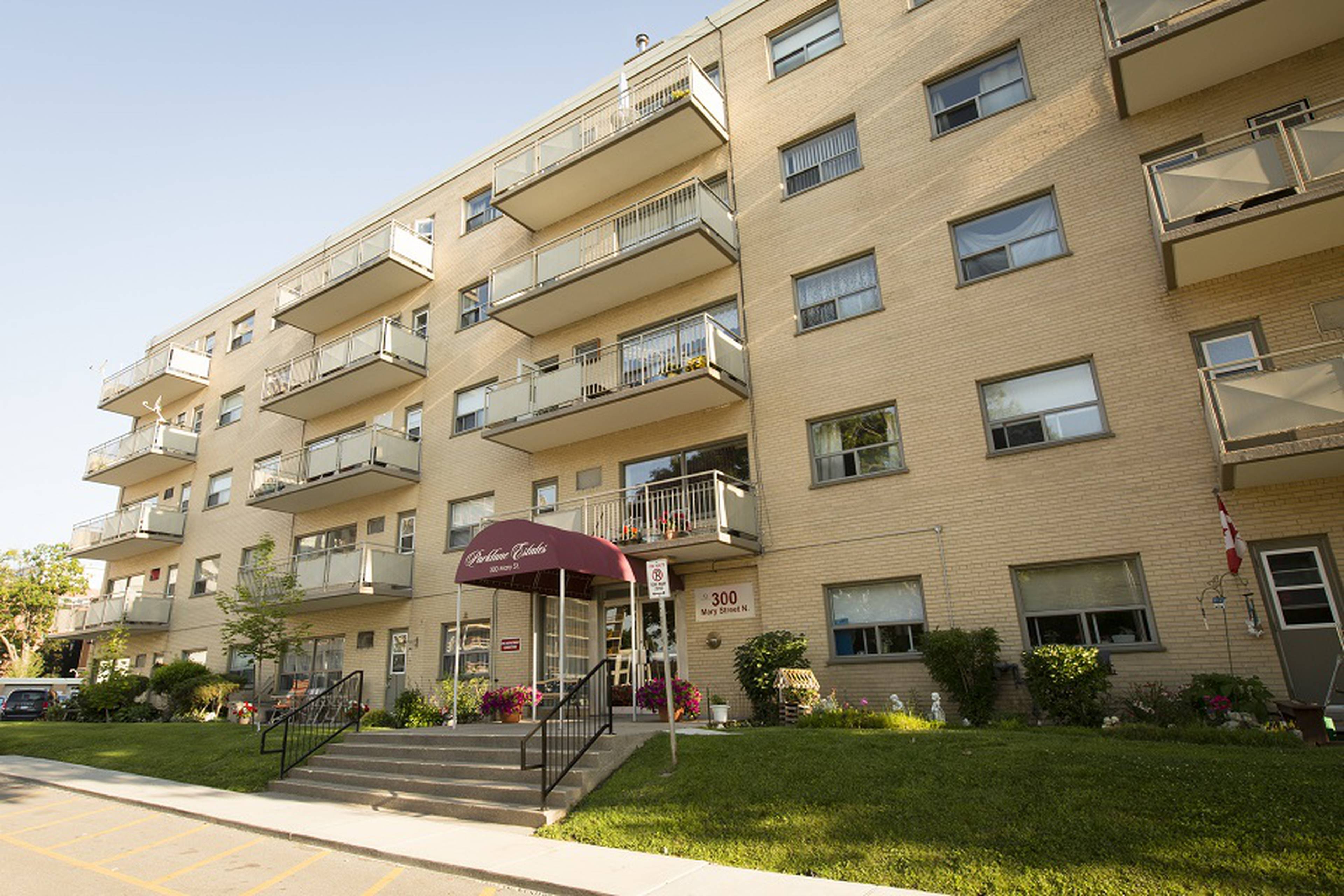 50 Adelaide Avenue East Oshawa, ON 50 Adelaide Ave. E liv.rent