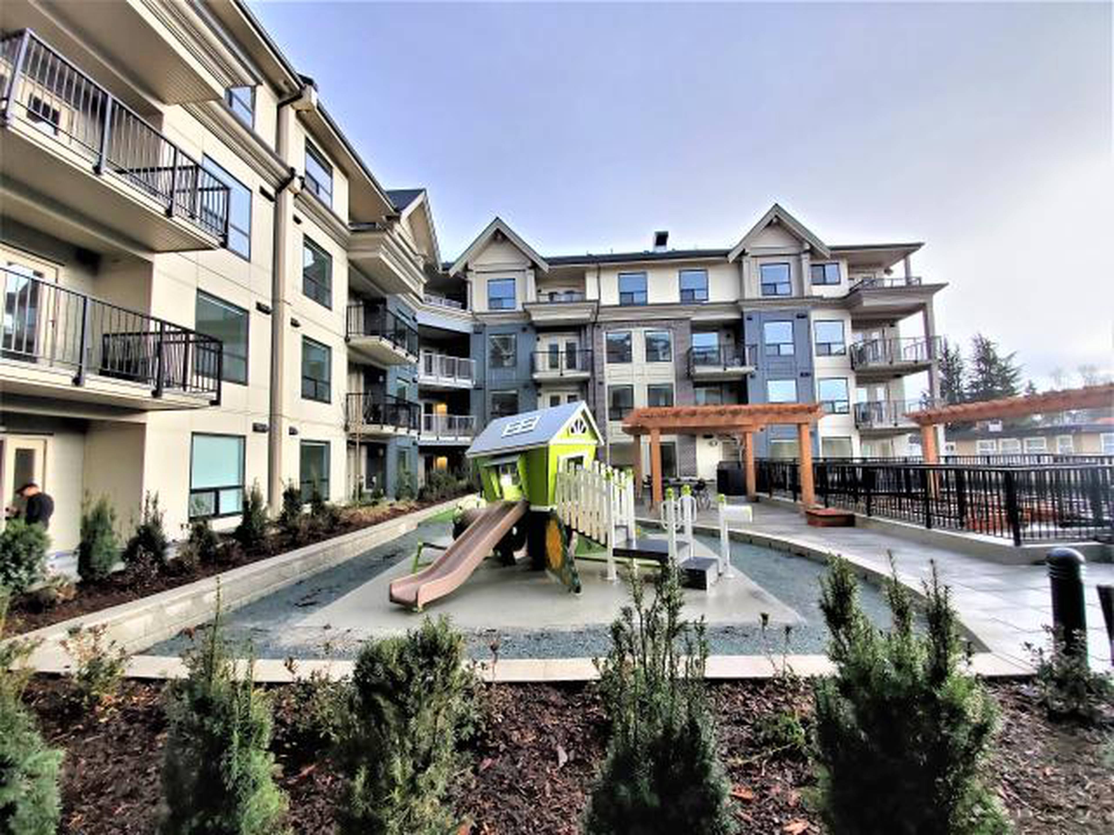 Montrose Abbotsford, BC 2493 Montrose Ave liv.rent