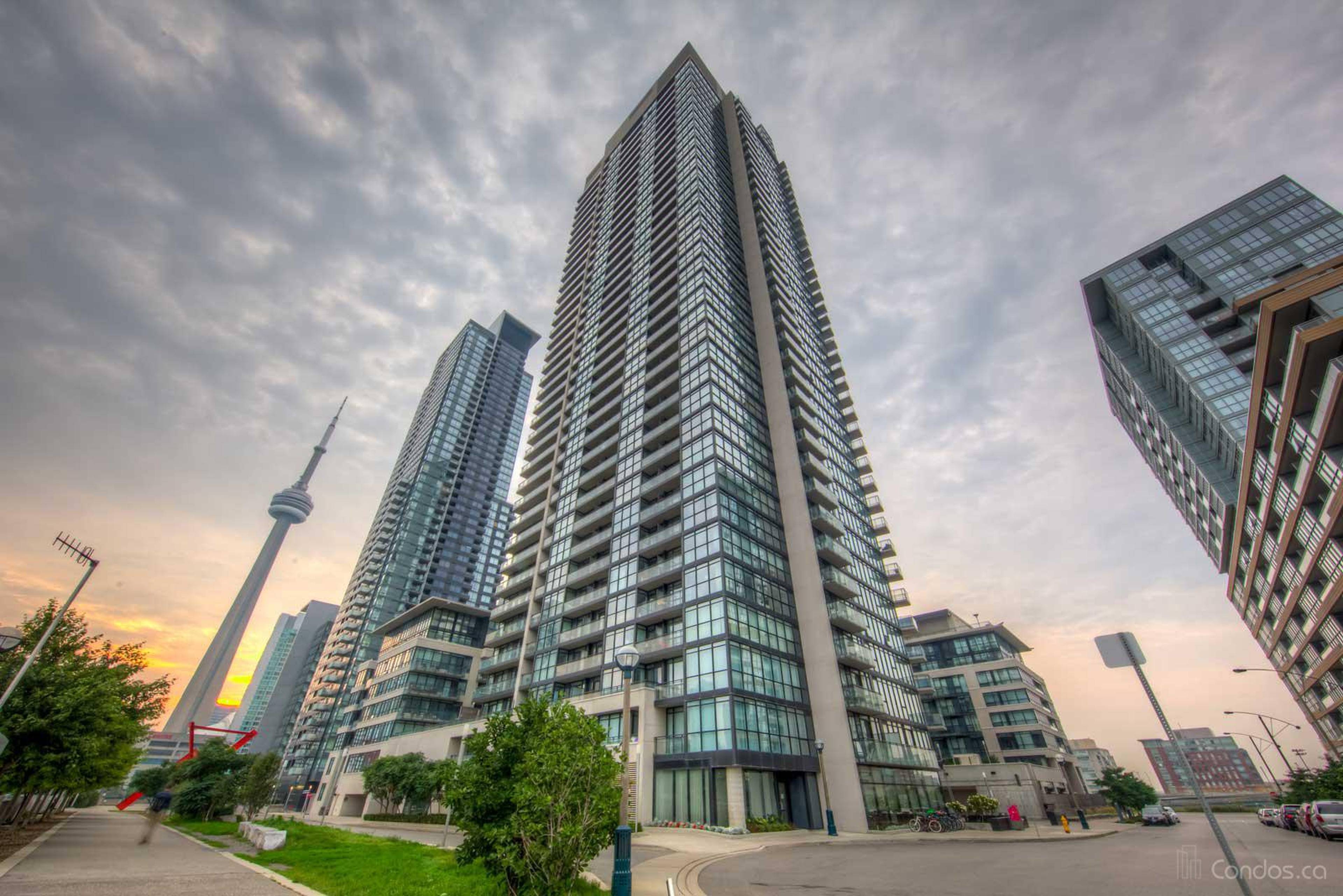 Luna Luna Vista at Cityplace 8 Telegram Mews Apartments for Rent