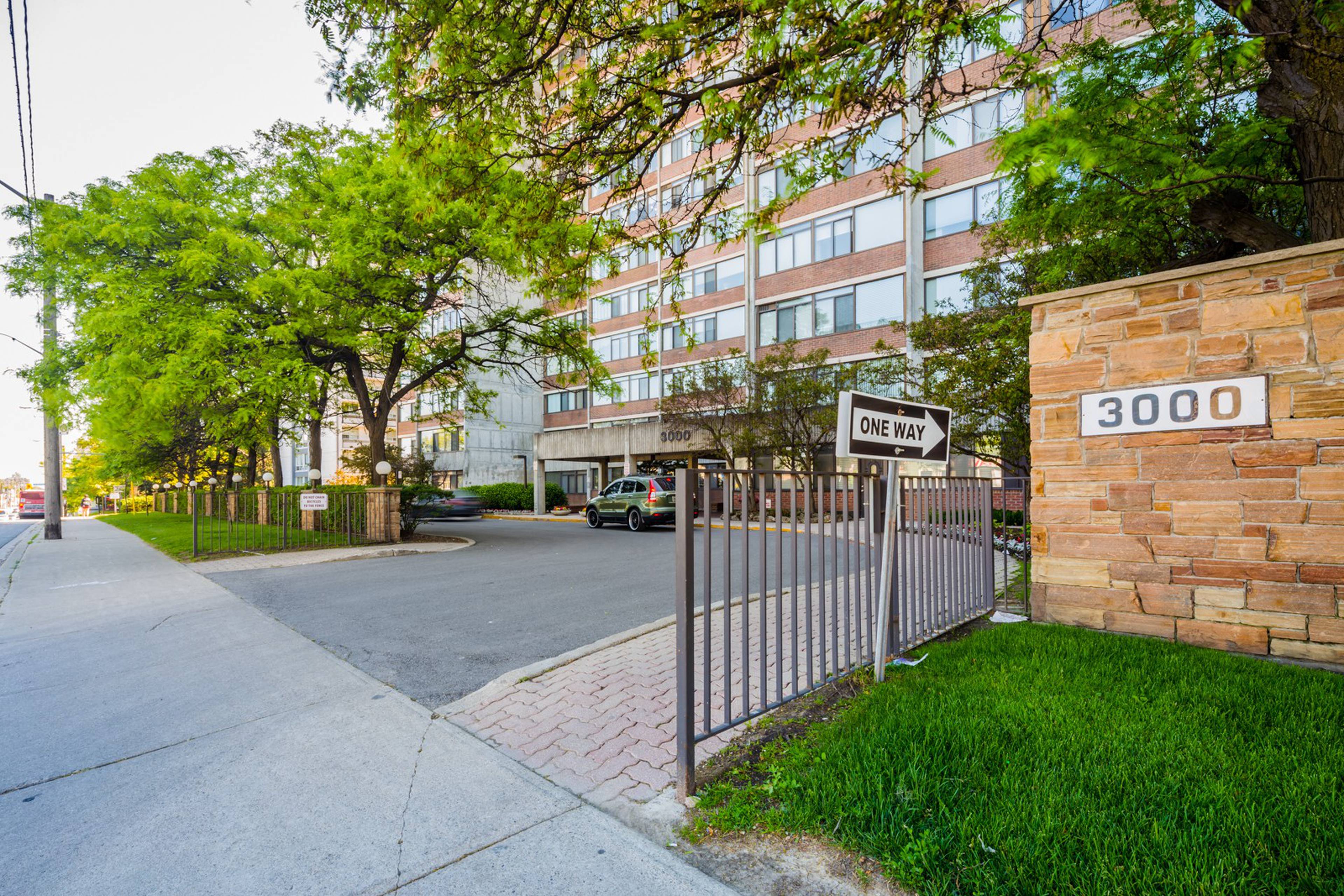 3000 Bathurst Street Condos 3000 Bathurst St Apartments for Rent Toronto liv.rent