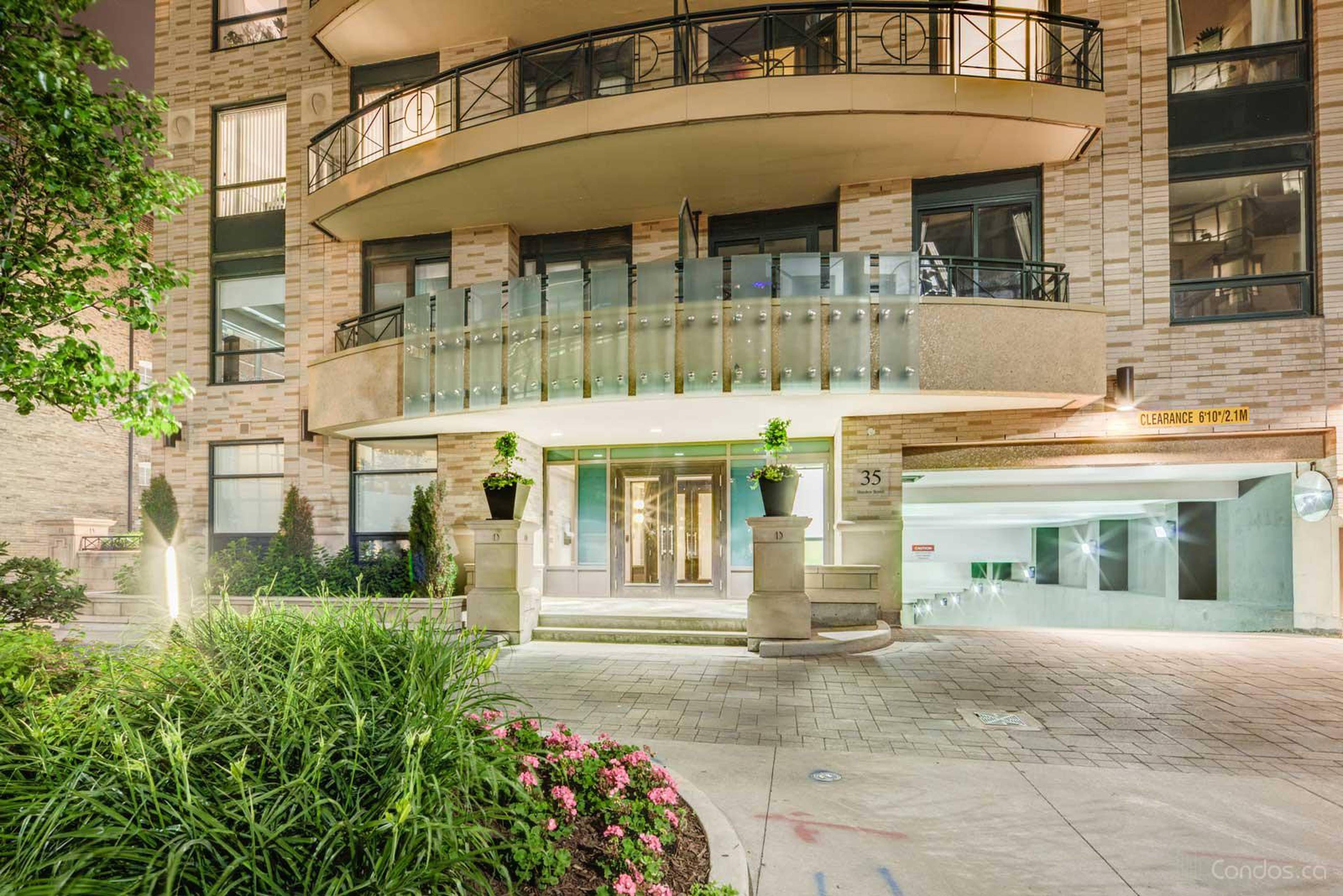 The Bloor Street Neighbourhood (BSN) 35 Hayden St Apartments for Rent