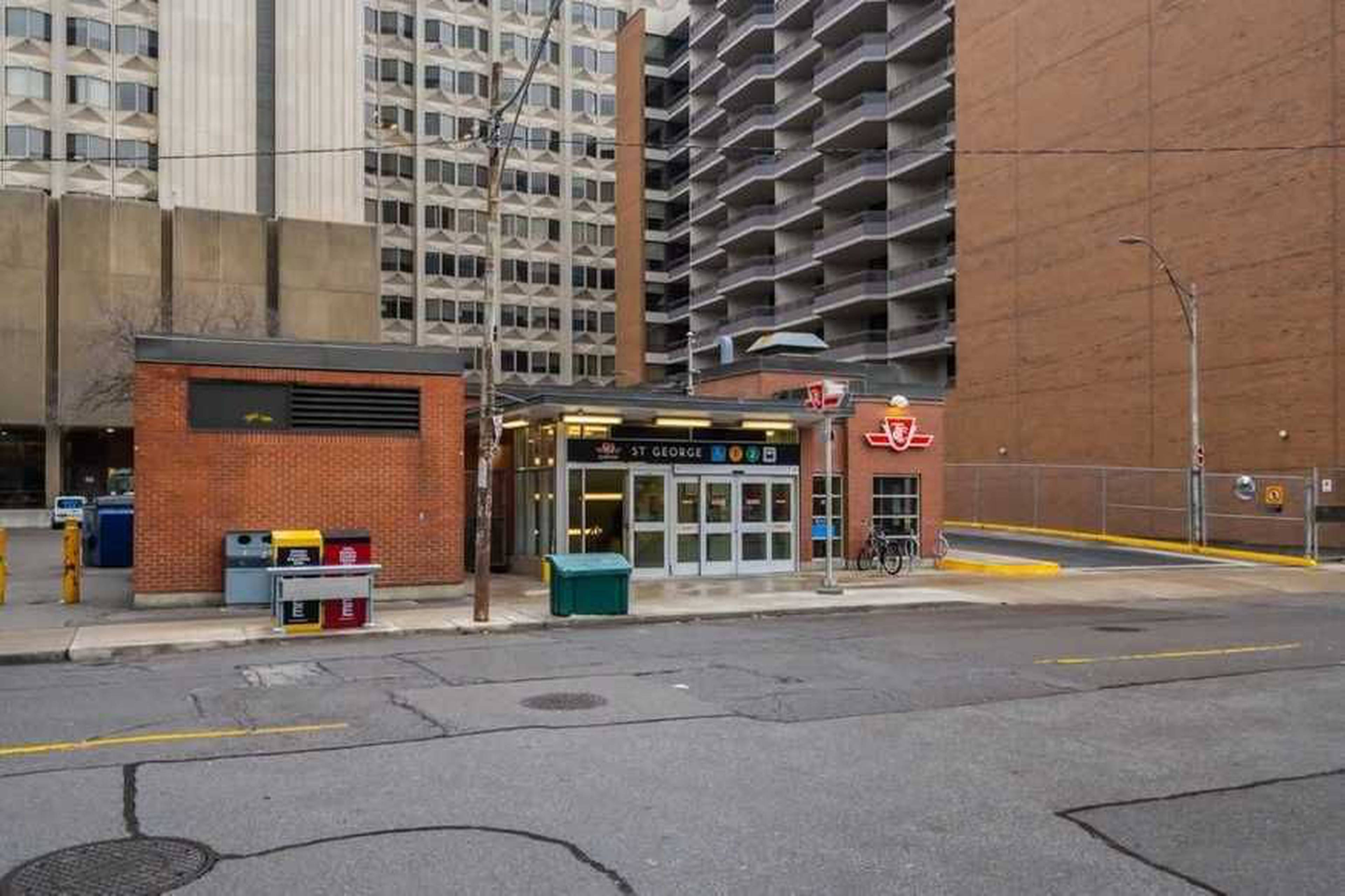 One Bedford Apartments for Rent, 1 Bedford Rd, Toronto, ON - 2