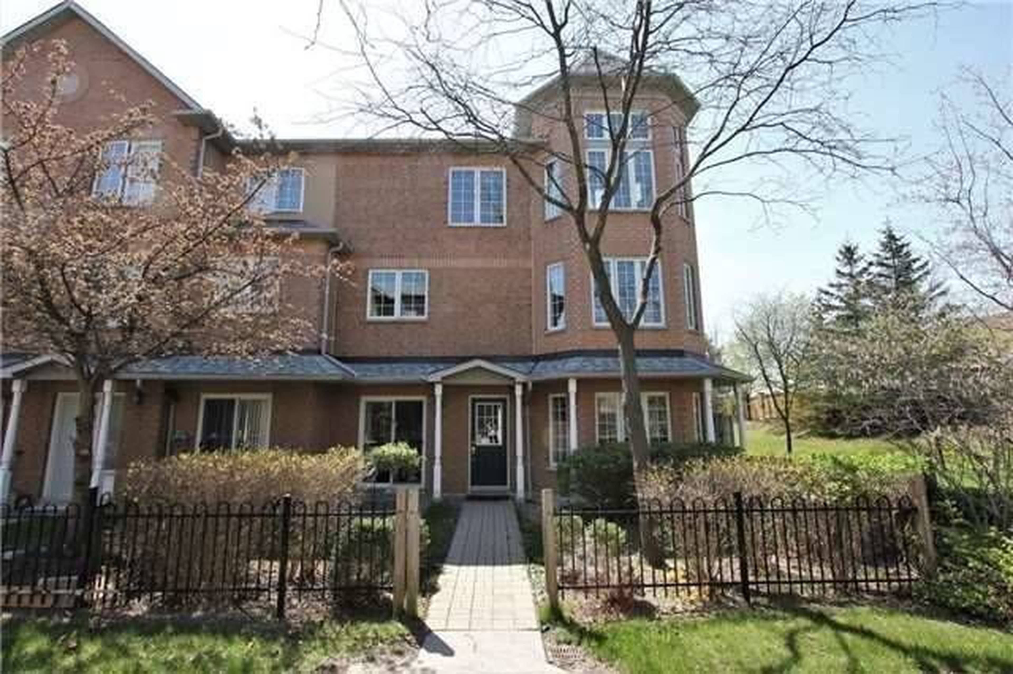 Circa Carriage Townhouses 5 St Moritz Way Apartments for Rent Markham