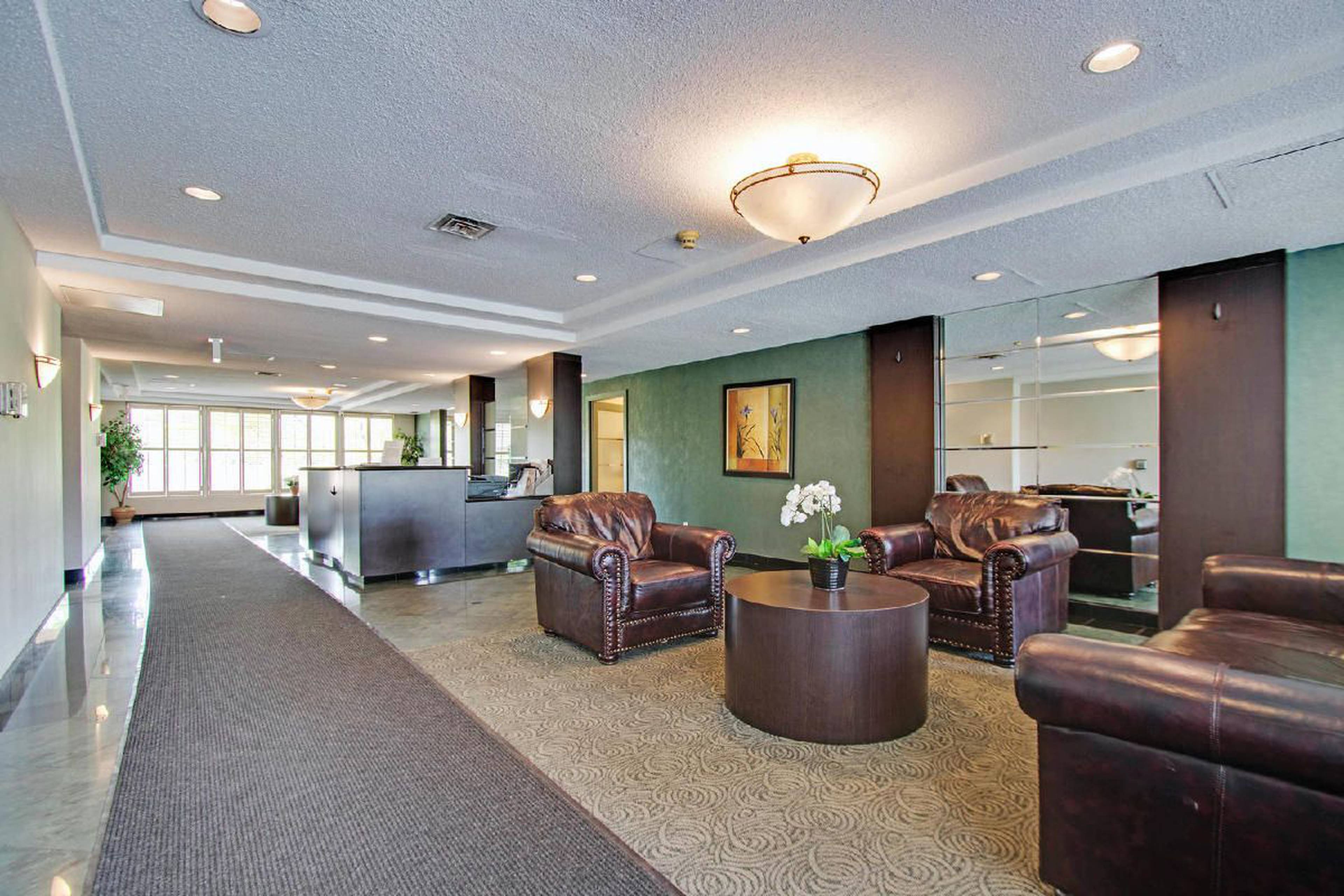 The Carlyle III 155 Hillcrest Ave Apartments for Rent Mississauga liv.rent