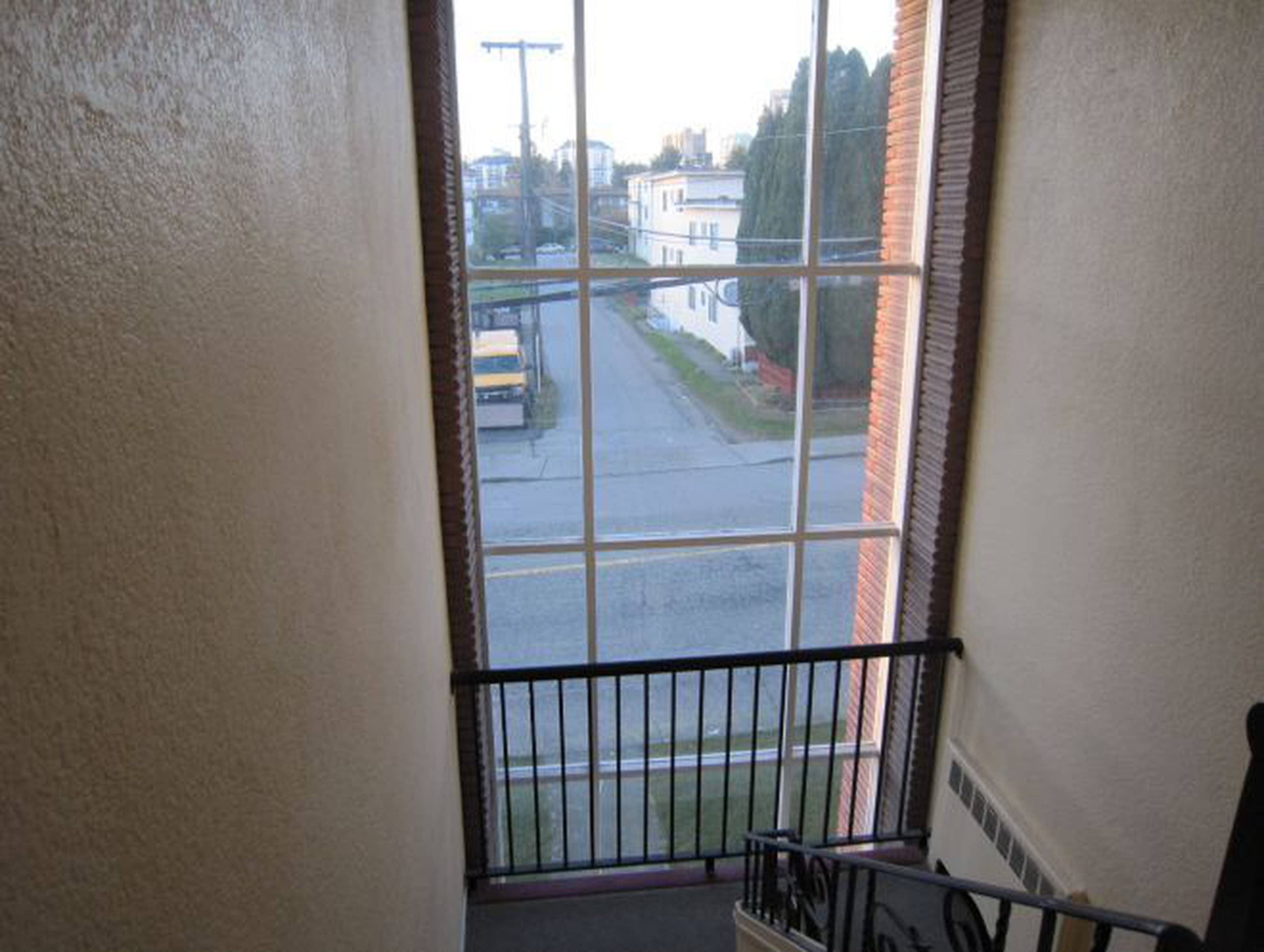 Sussex Court Apartments for Rent, 6780 Sussex Ave, Burnaby, BC - 4