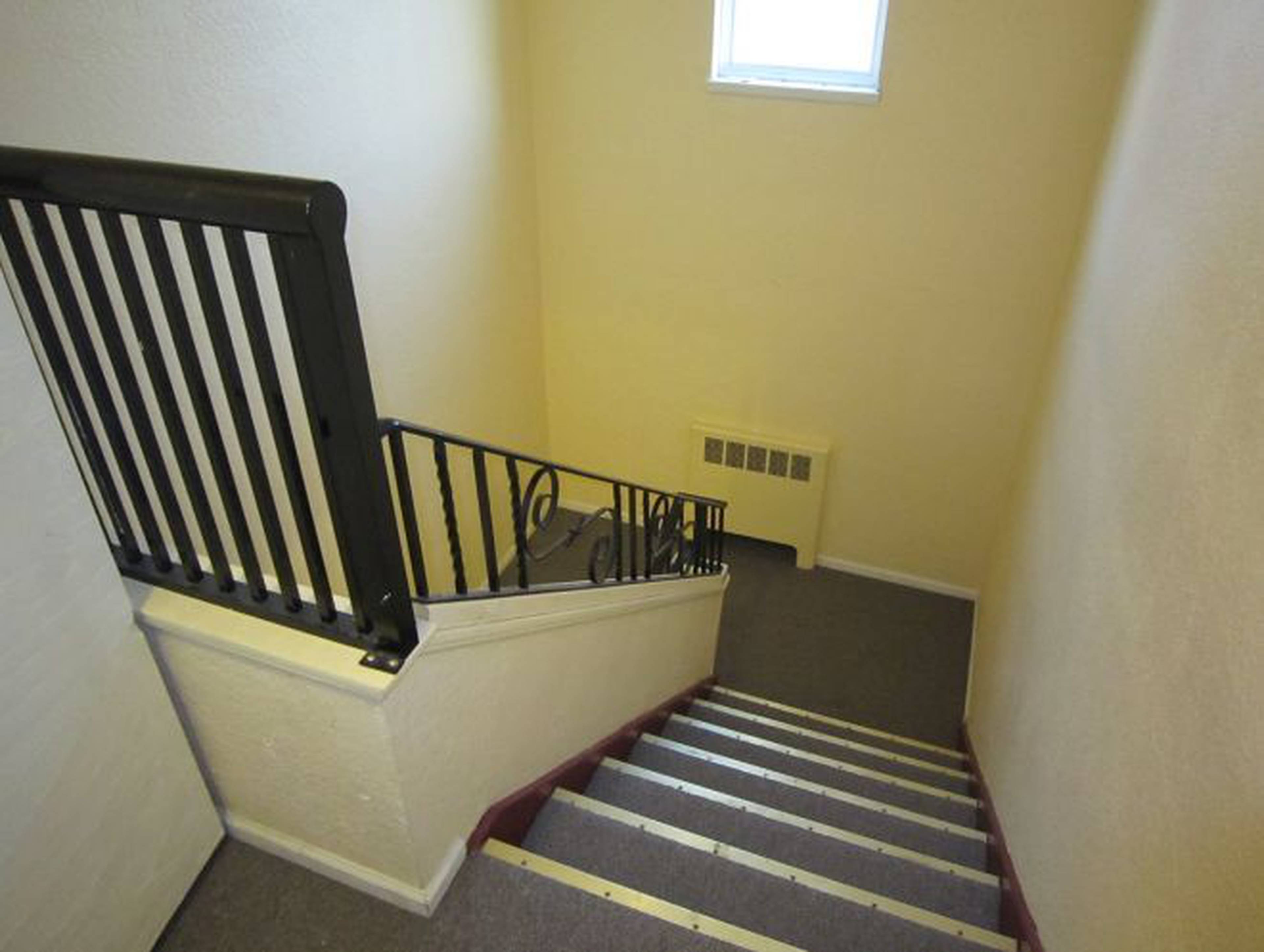 Sussex Court Apartments for Rent, 6780 Sussex Ave, Burnaby, BC - 3