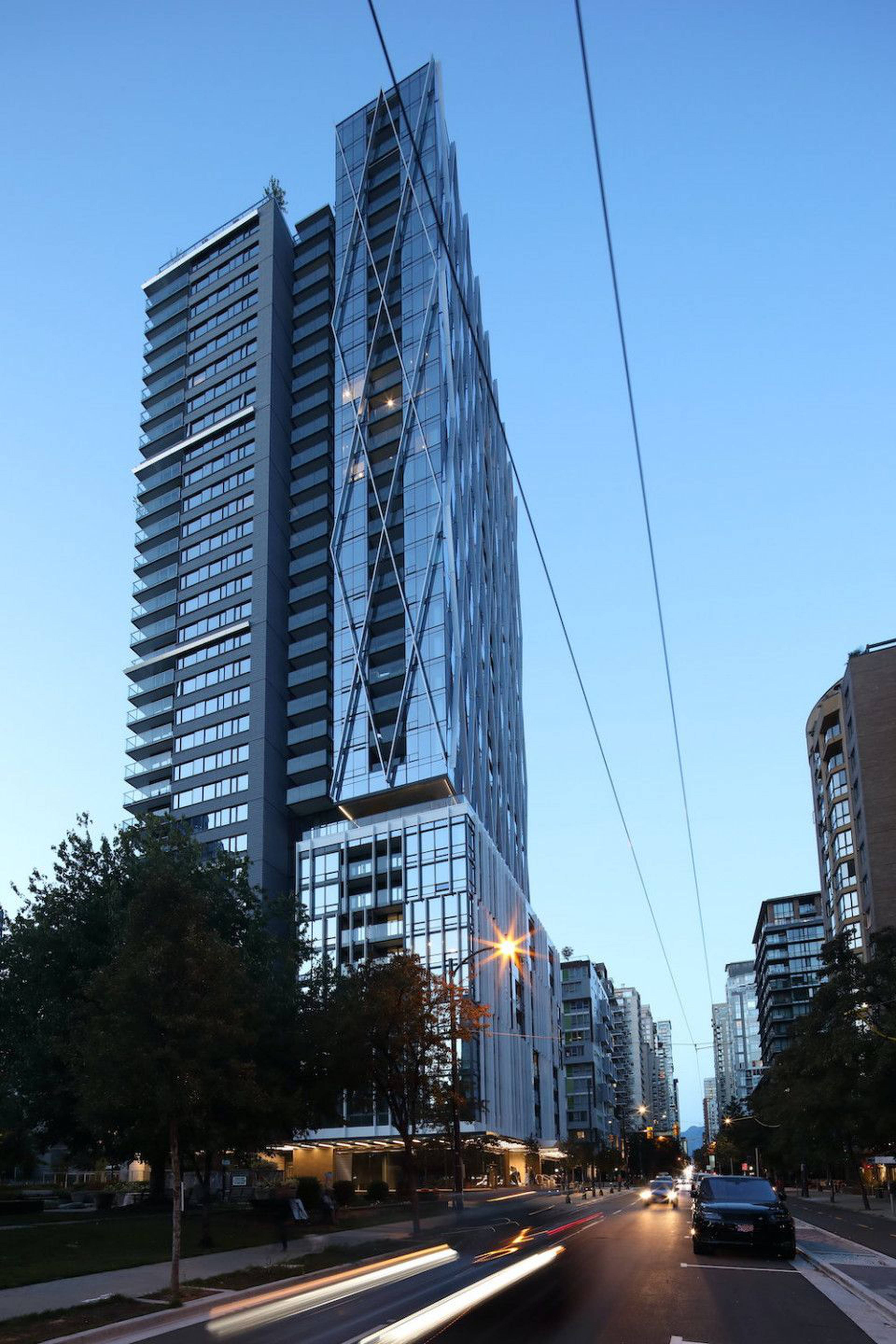 8X On The Park Apartment Building