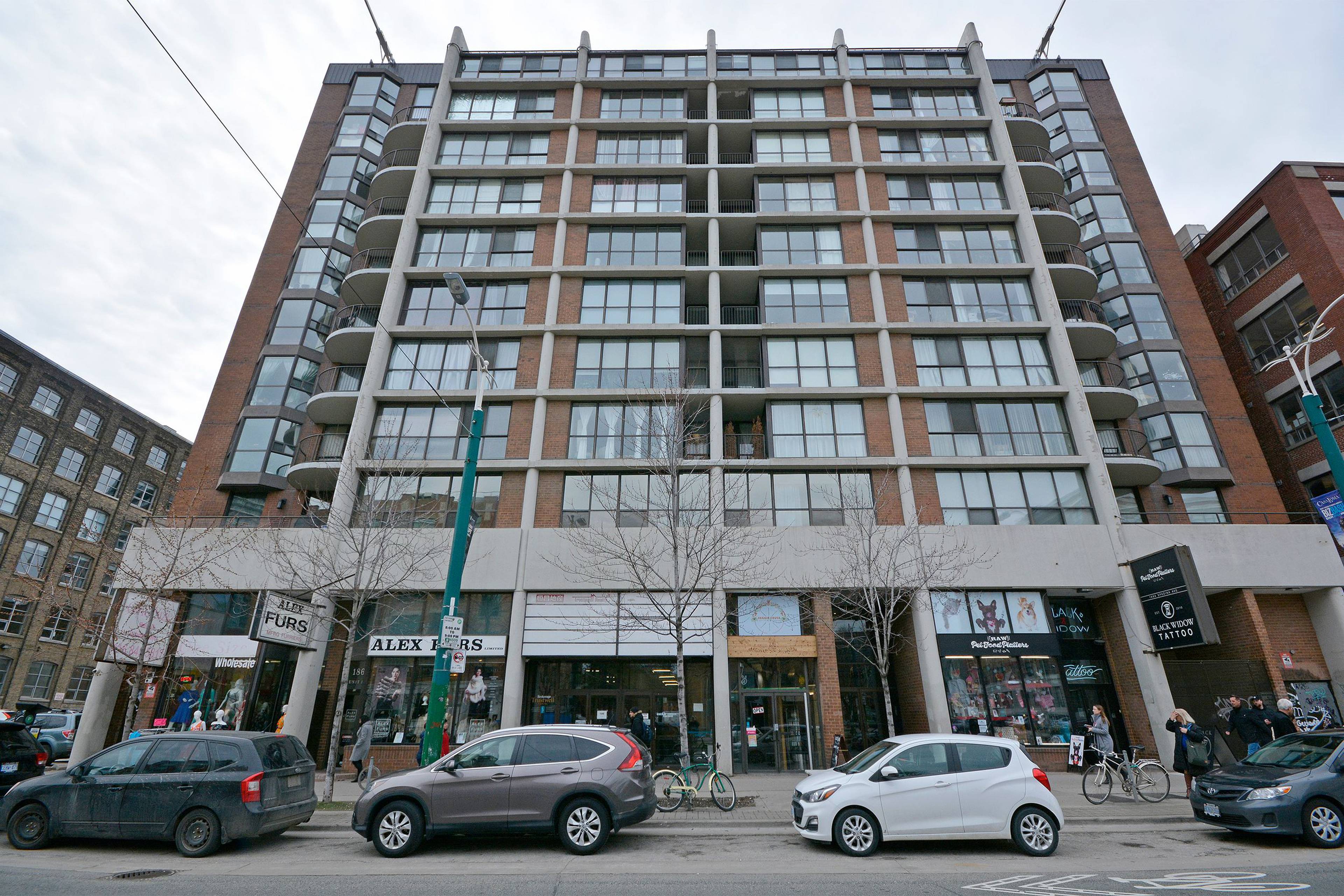 188 Spadina Avenue Condos Apartment Building