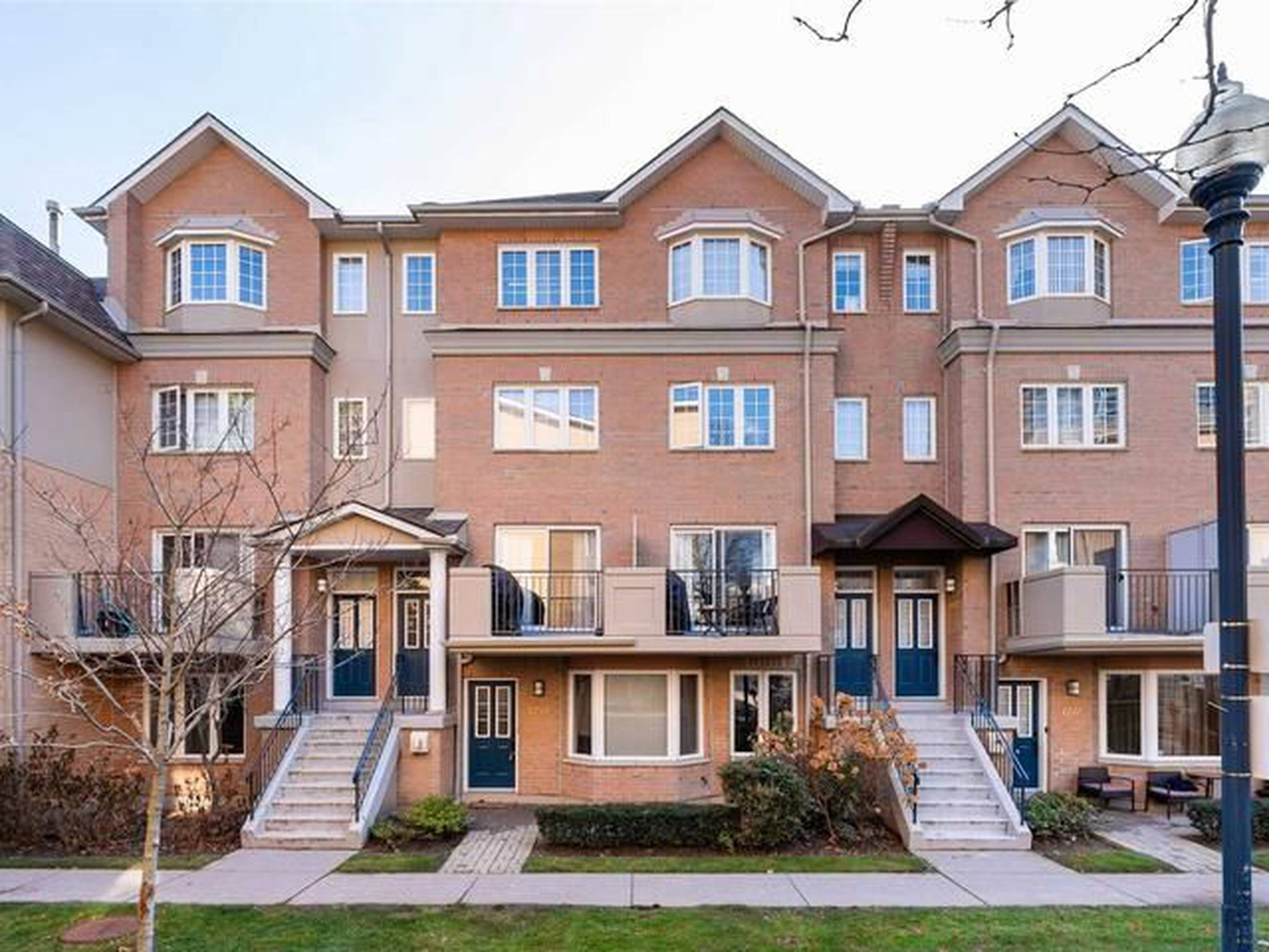 Northtown Casitas II 28 Sommerset Way Apartments for Rent North York