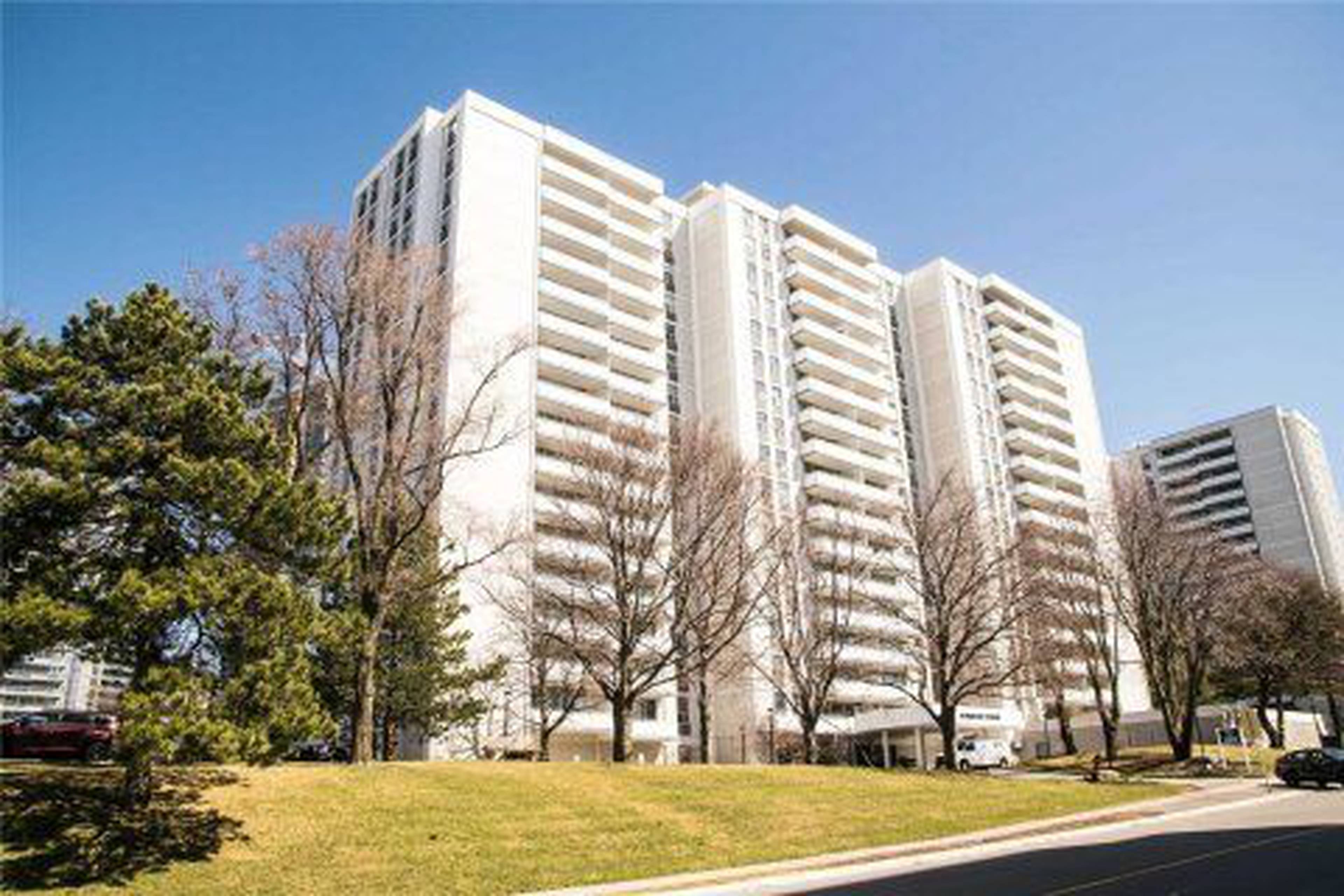 10 Parkway Forest Drive Condos 10 Parkway Forest Dr Apartments for
