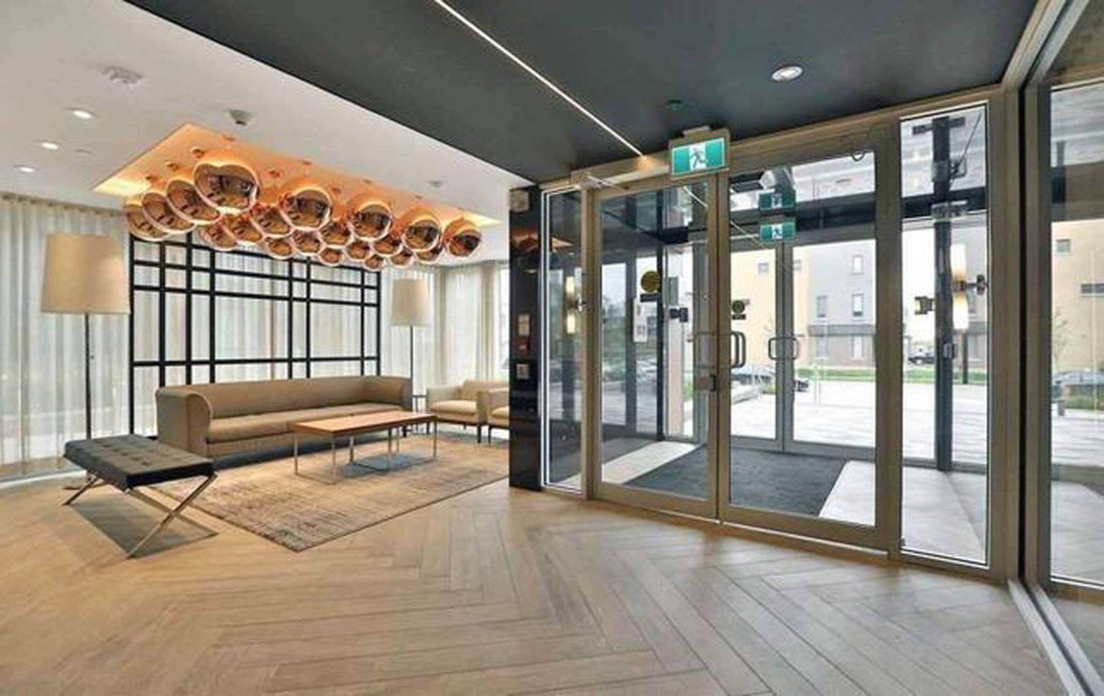 Trafalgar Landing 150 Sabina Dr Apartments for Rent Oakville liv.rent