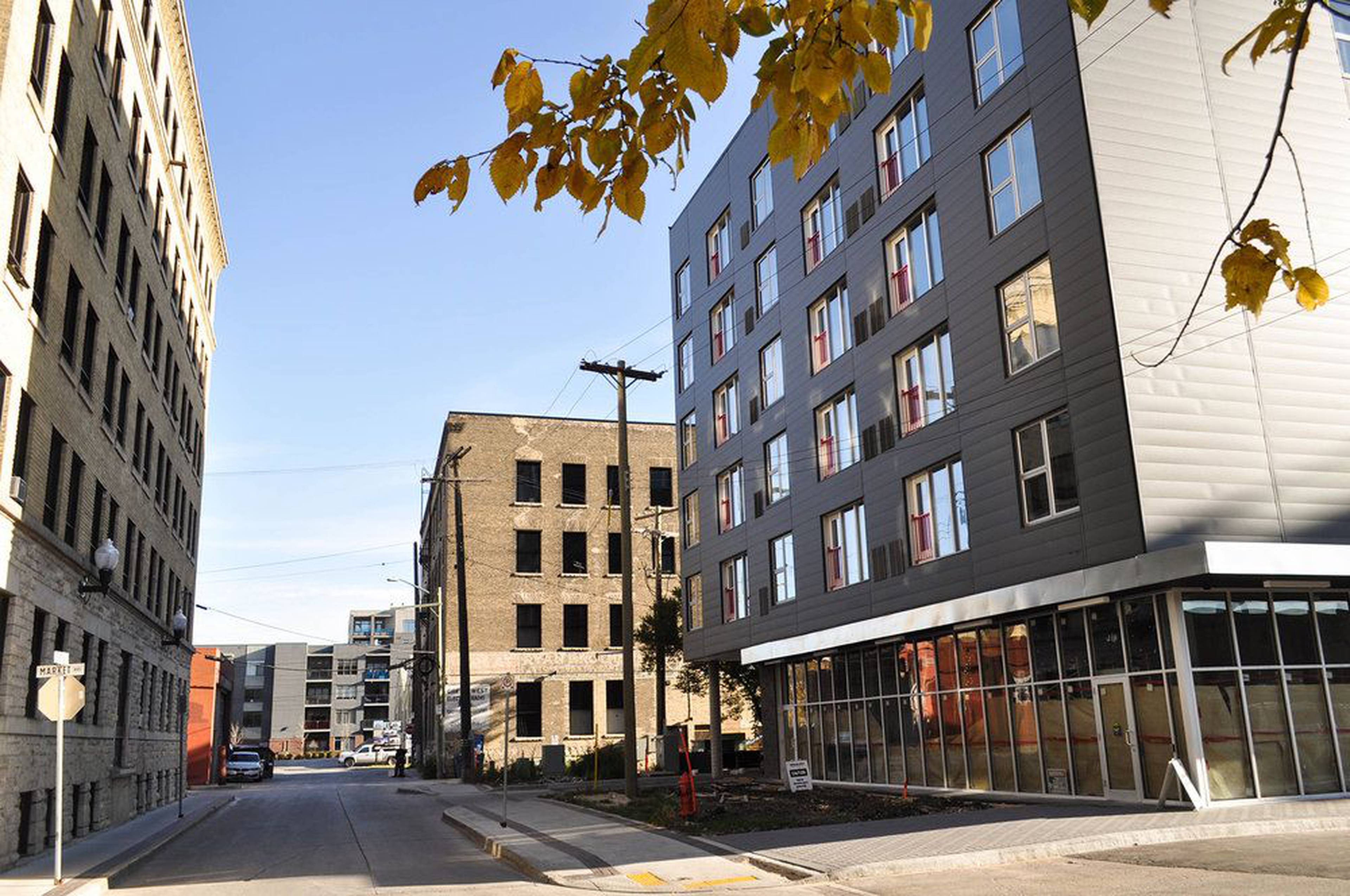 98M Apartments for Rent, 98 Market Ave, Winnipeg, MB - 3