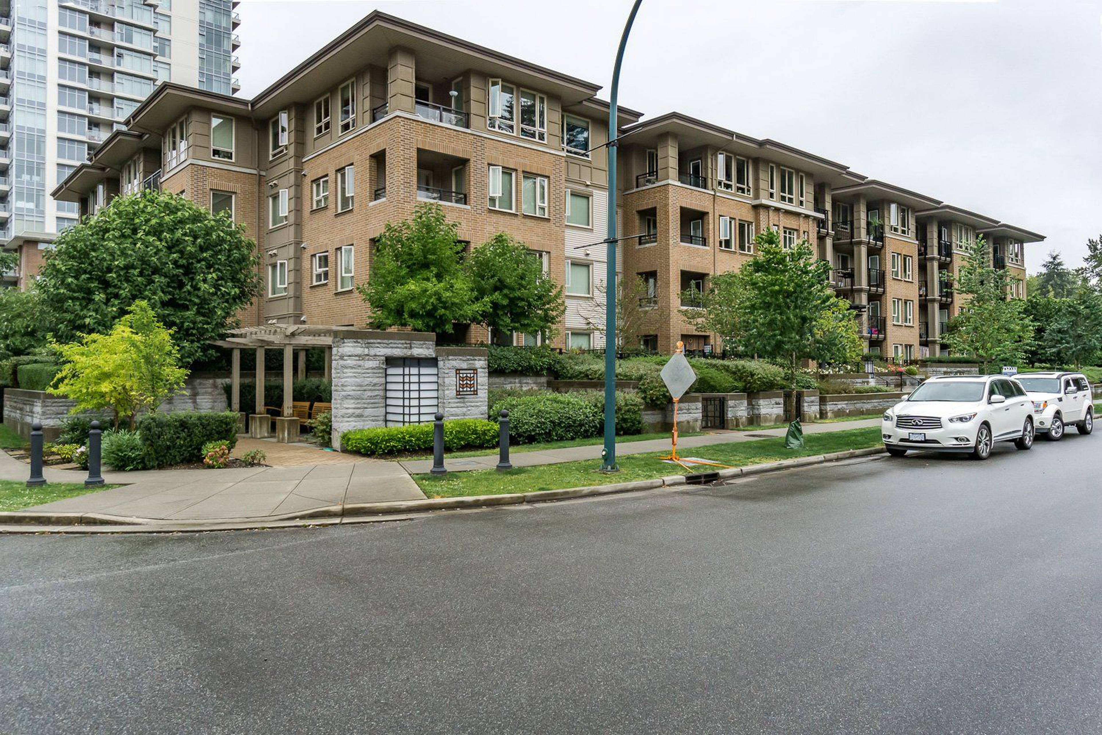 3105 Lincoln Ave Larkin House East Coquitlam 公寓出租 liv.rent