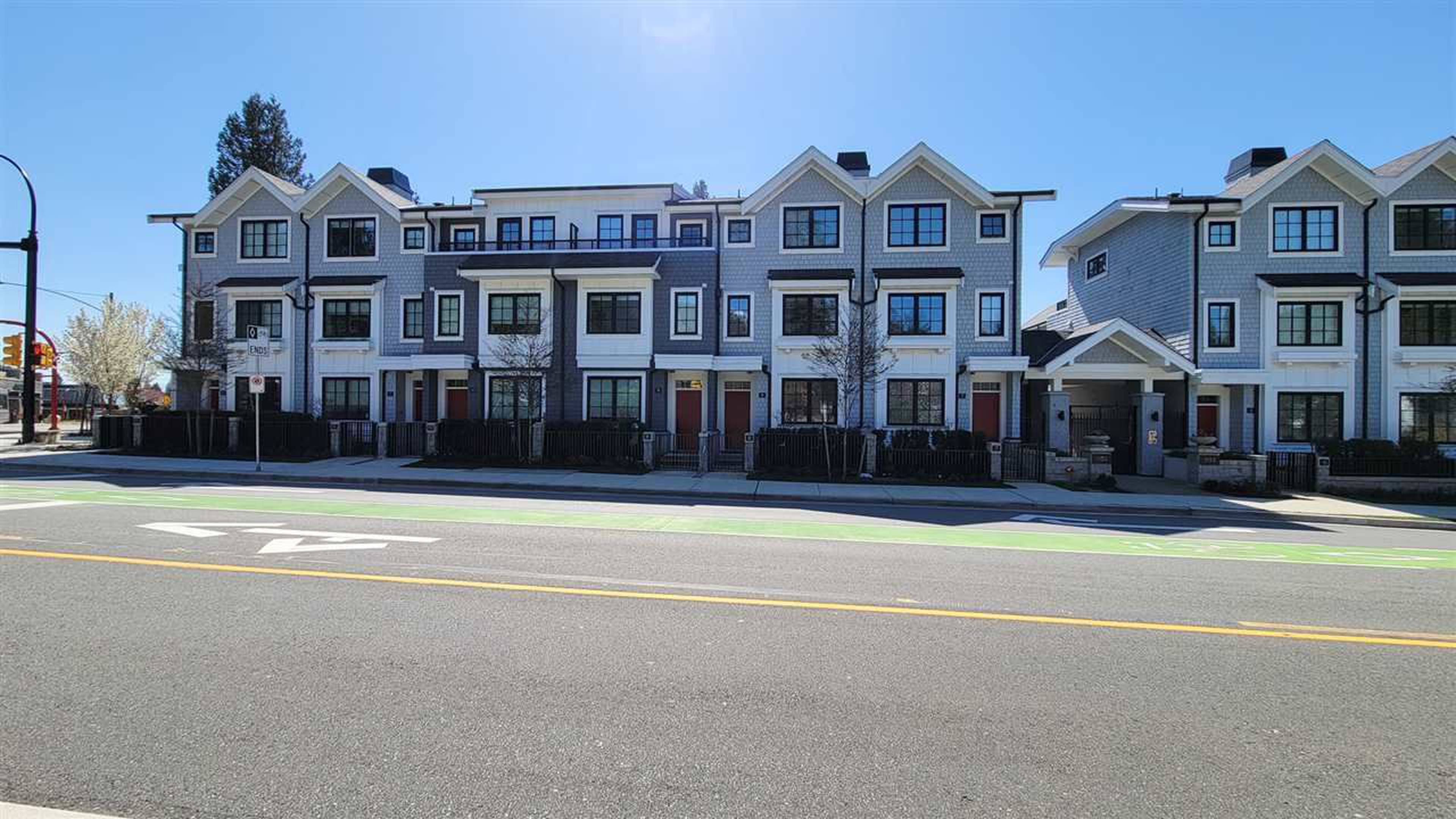 Edgemont 1133 Ridgewood Dr Apartments for Rent North Vancouver