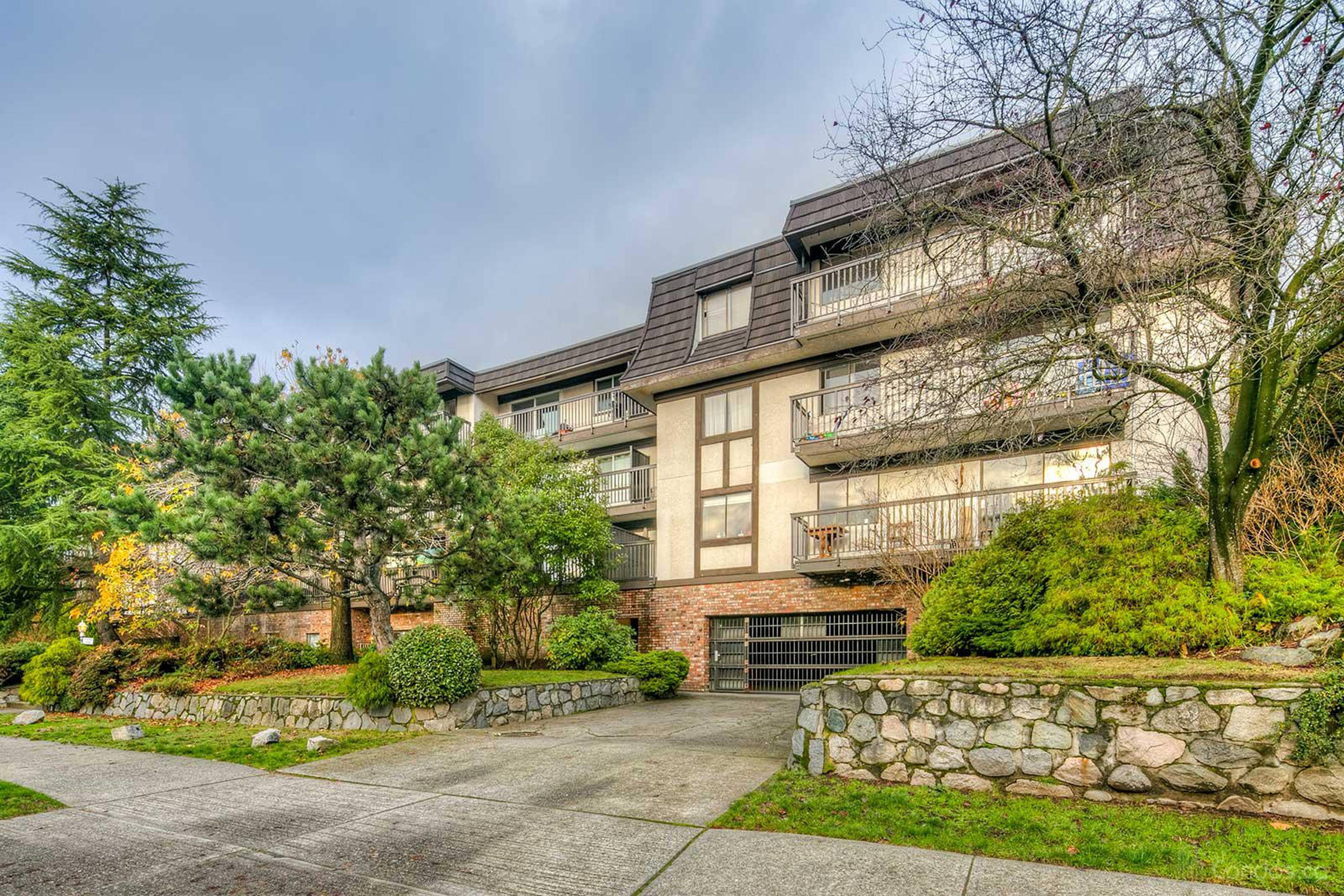 Hampton Court 270 3rd Street W Apartments for Rent North Vancouver