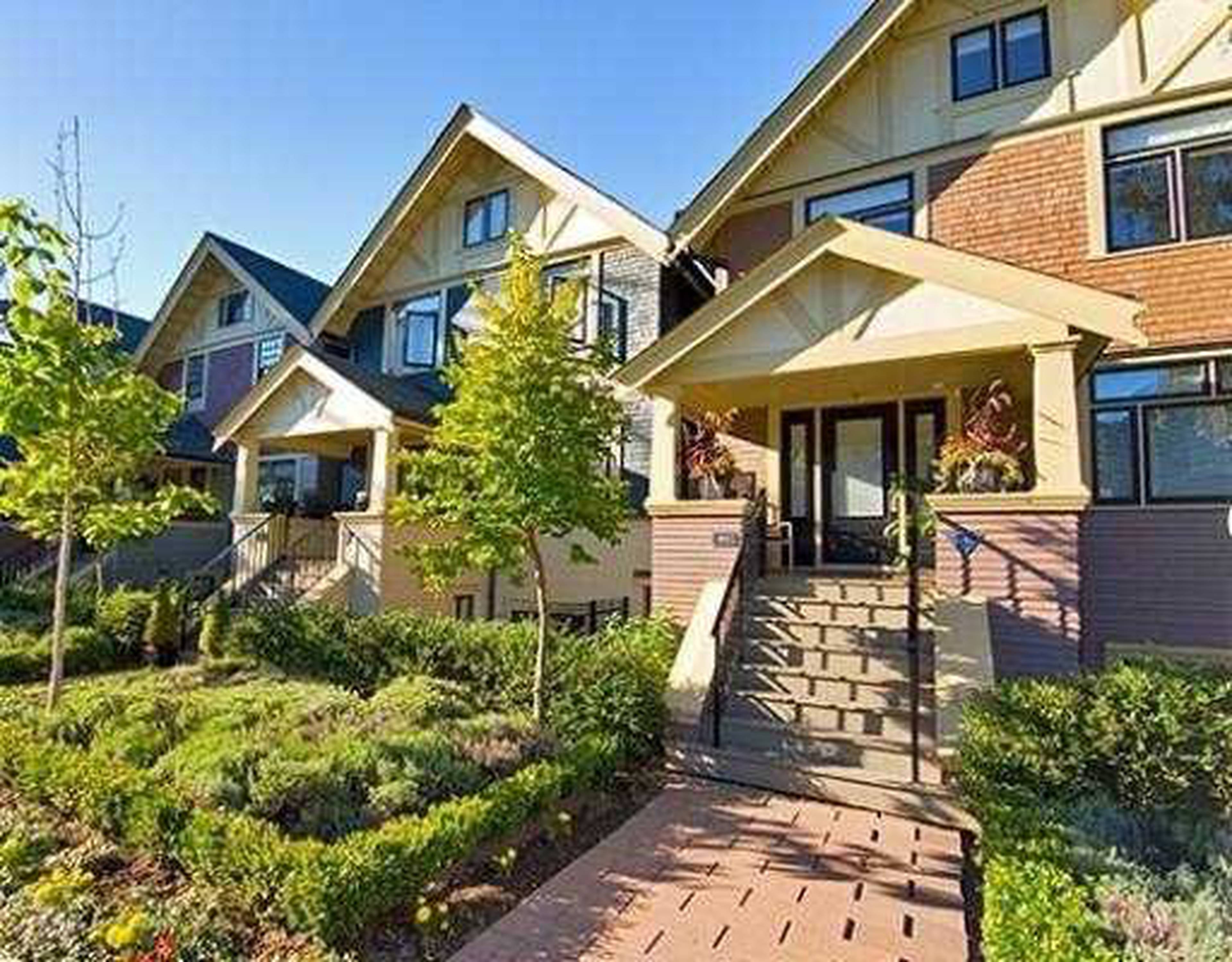 South Granville Townhomes Apartments for Rent, 1425 11th Ave W, Vancouver, BC - 1