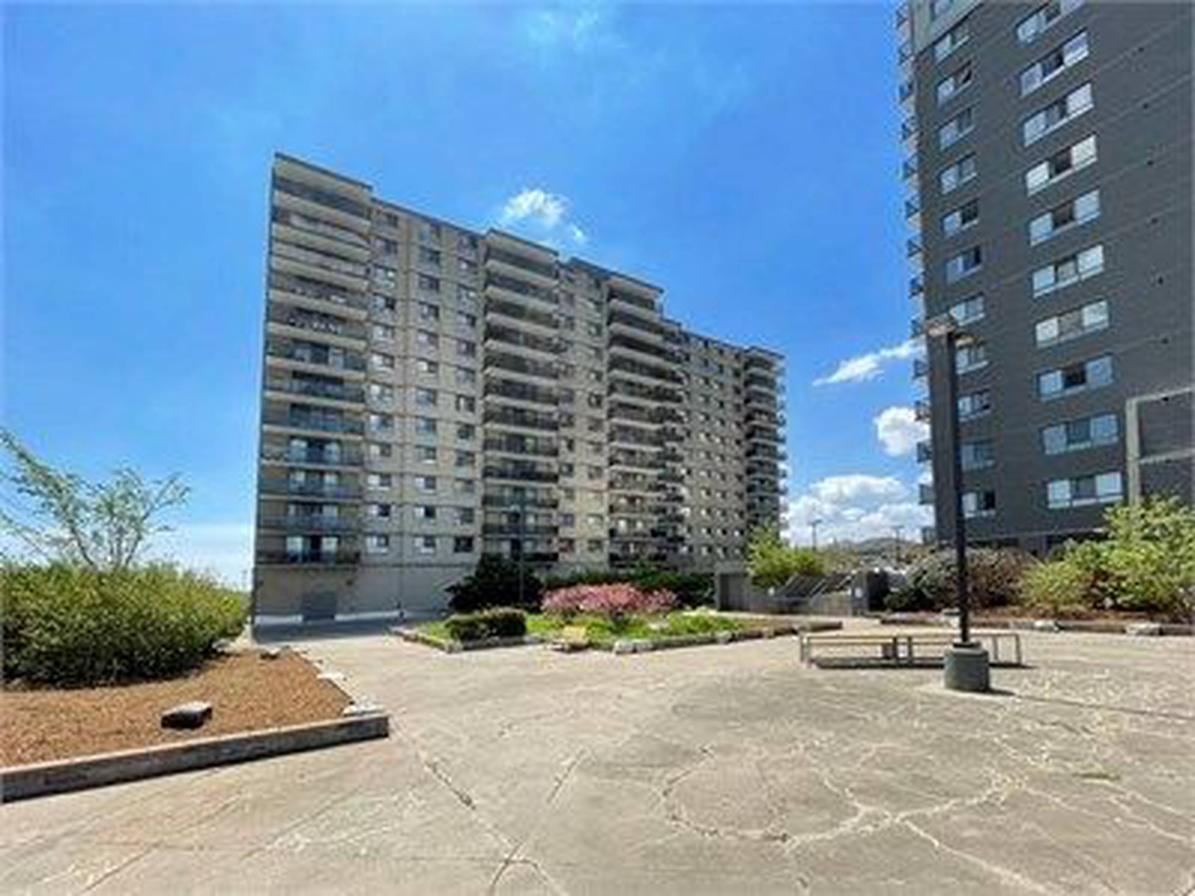 Centennial Towers Apartments for Rent 150 Darling St, Brantford, ON