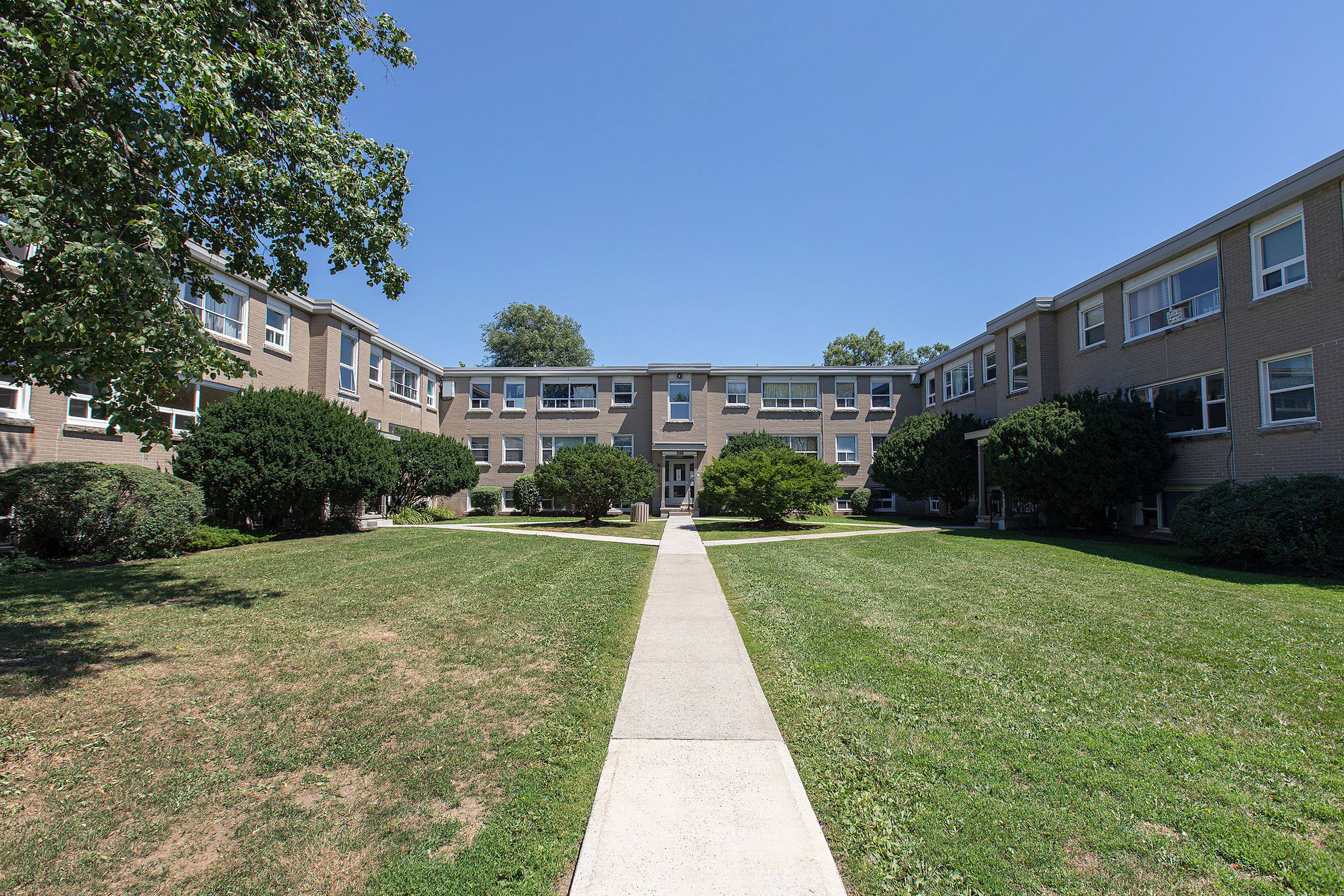 389 Yonge Apartment Building