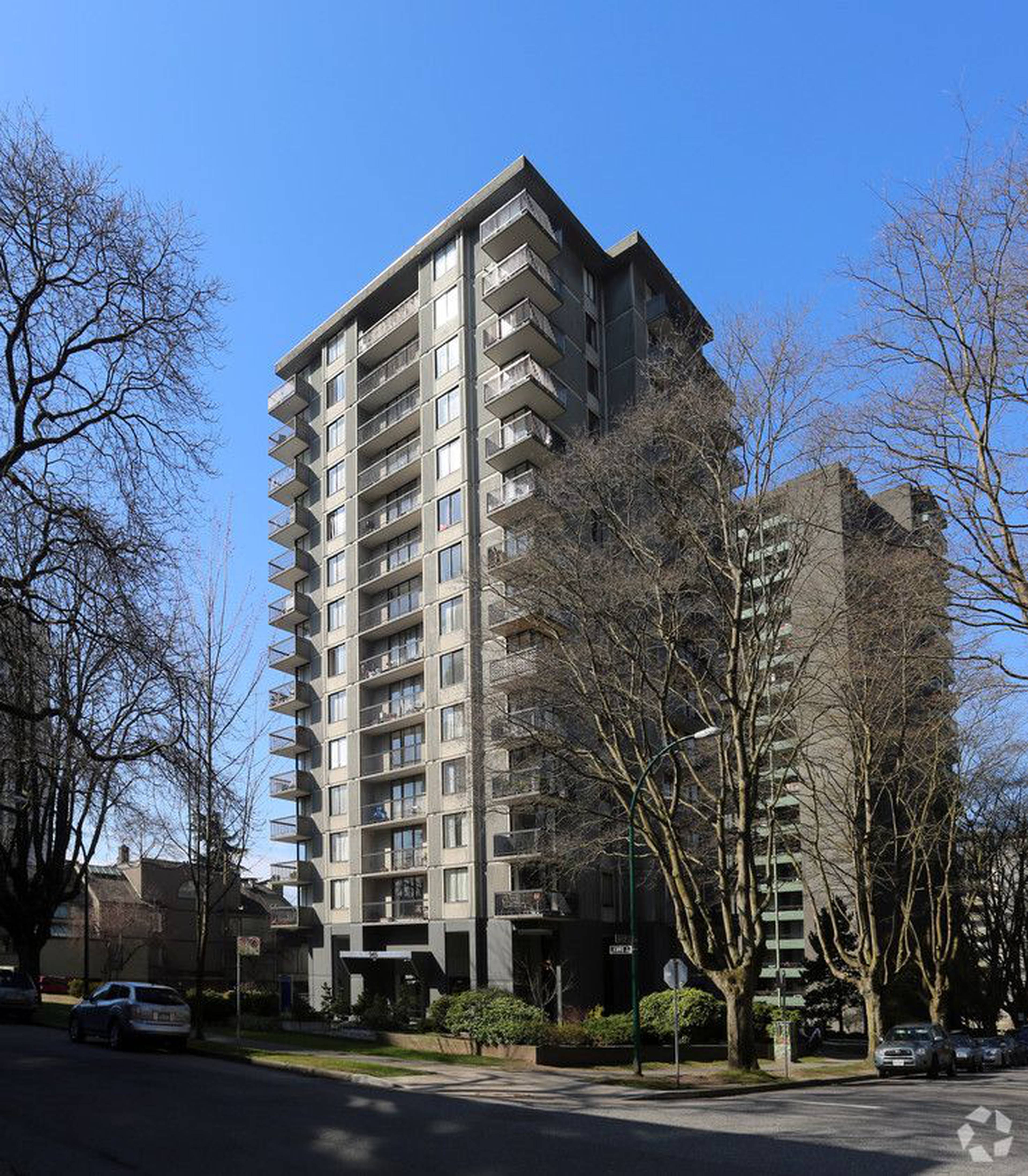 Governor's Square Apartment Building