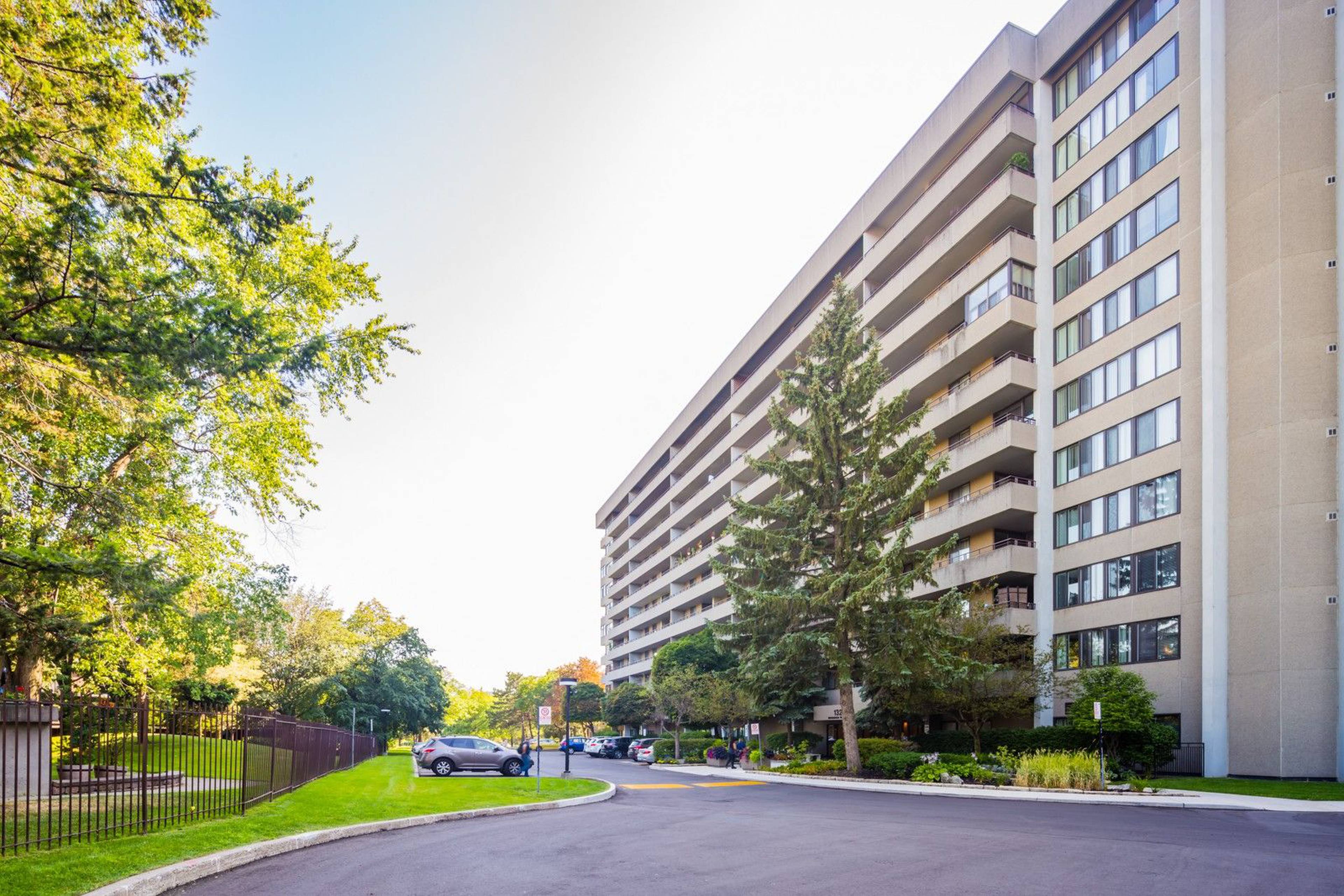 1320 Mississauga Valley Condos Apartment Building