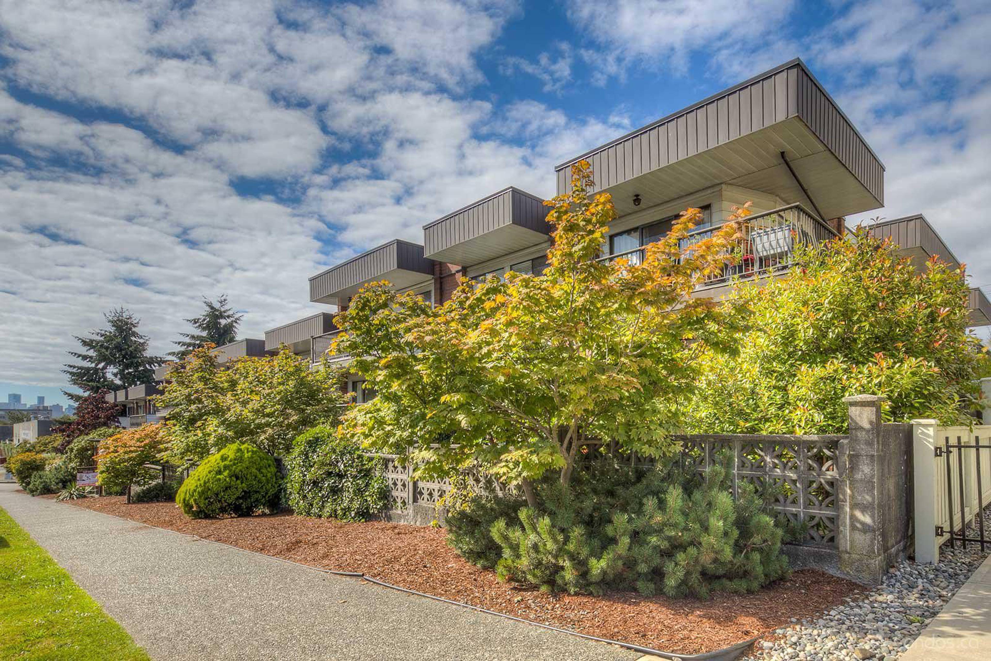 mackenzie-house-vancouver-bc-2033-triumph-st-liv-rent