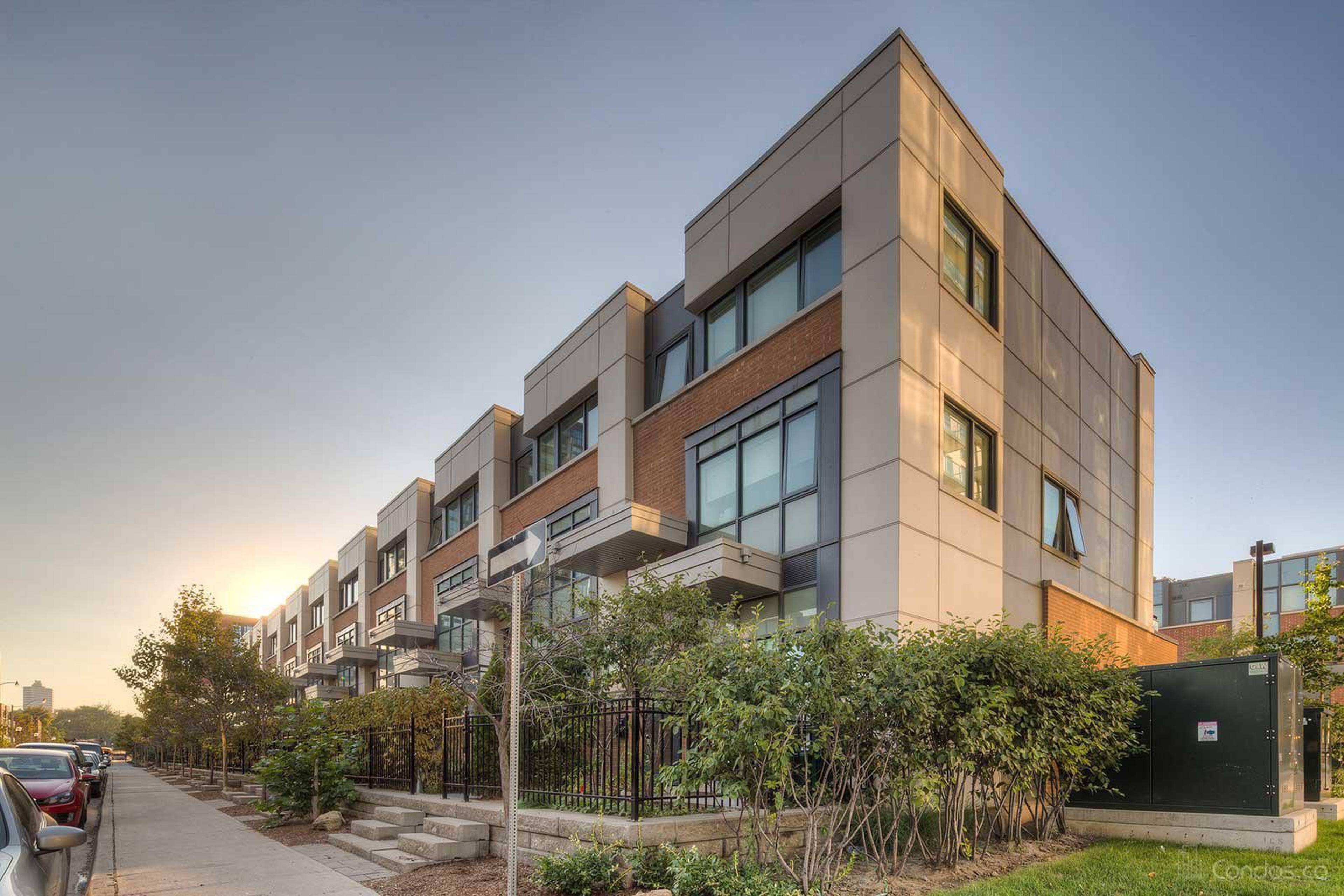 One Park West Townhomes 106 Regent St Apartments for Rent York liv.rent