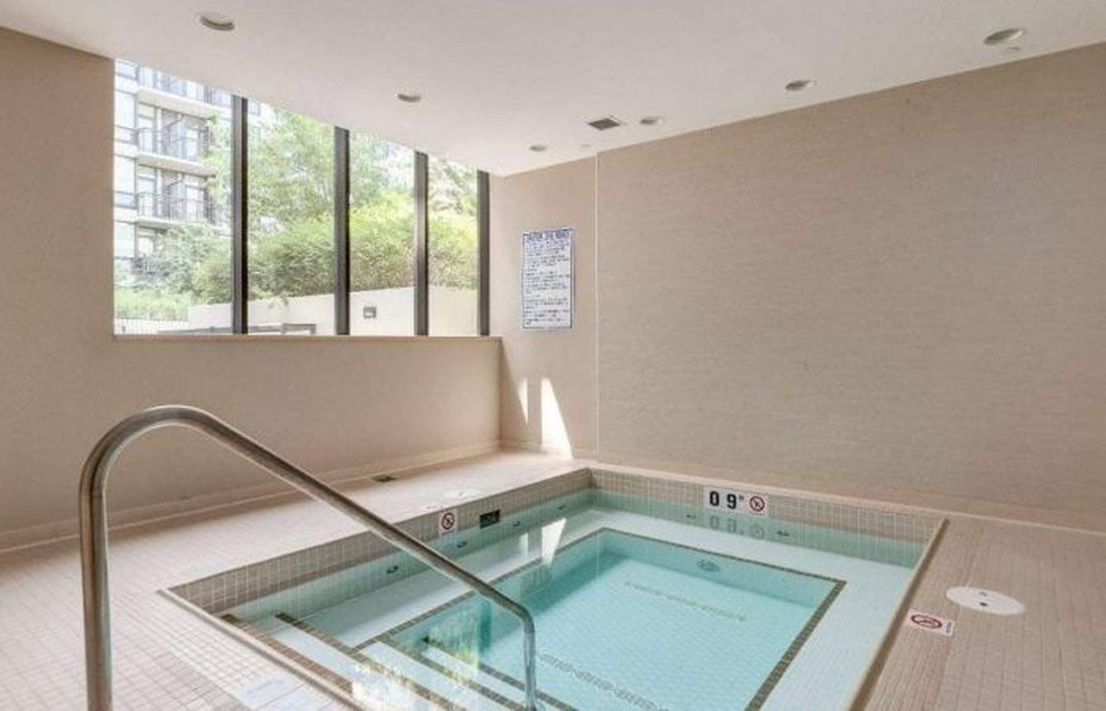 Waterfront Calgary, AB 222 Riverfront Ave SW liv.rent