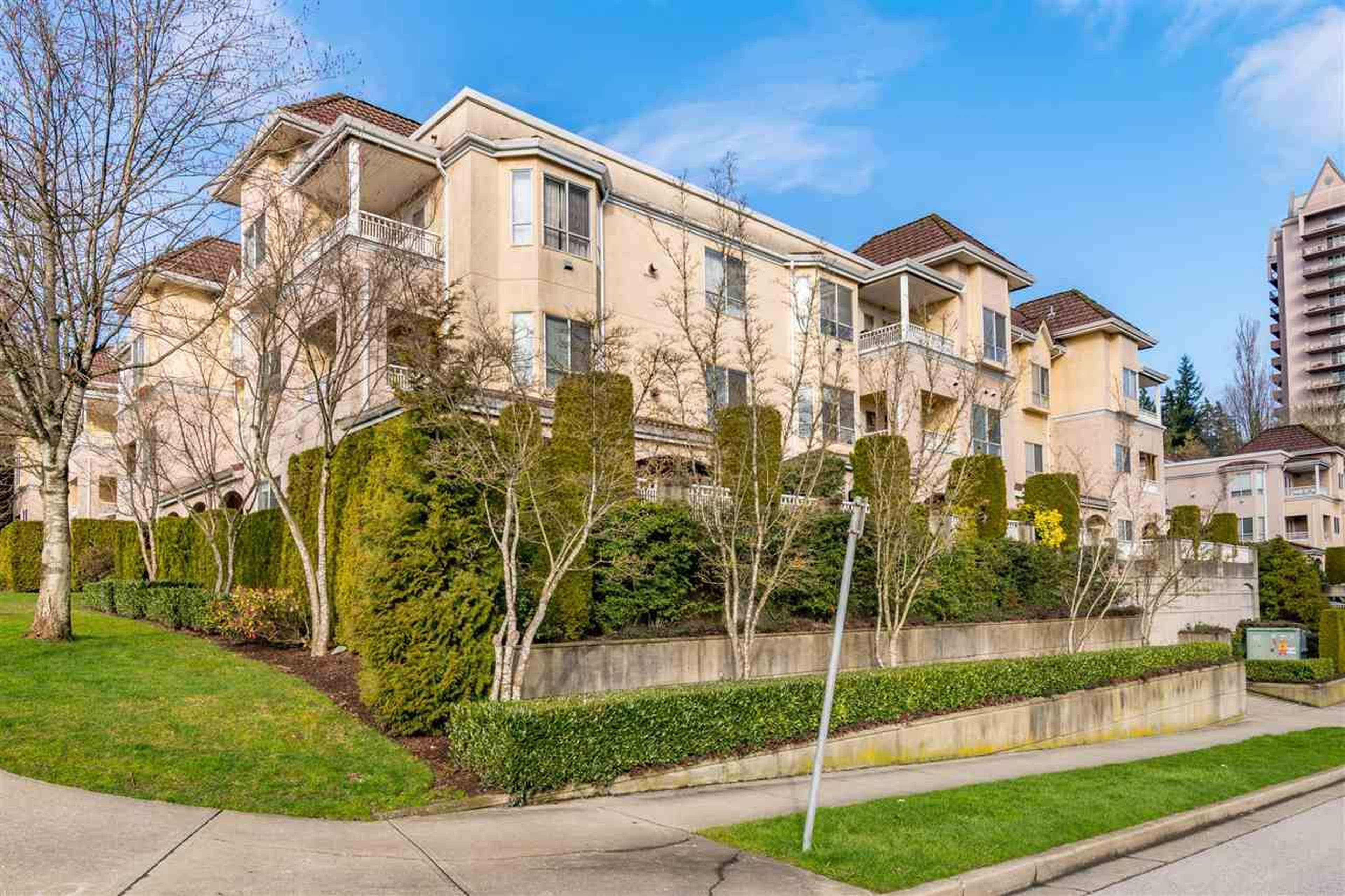 Brookside Manor Apartments for Rent, 523 Whiting Way, Coquitlam, BC - 3