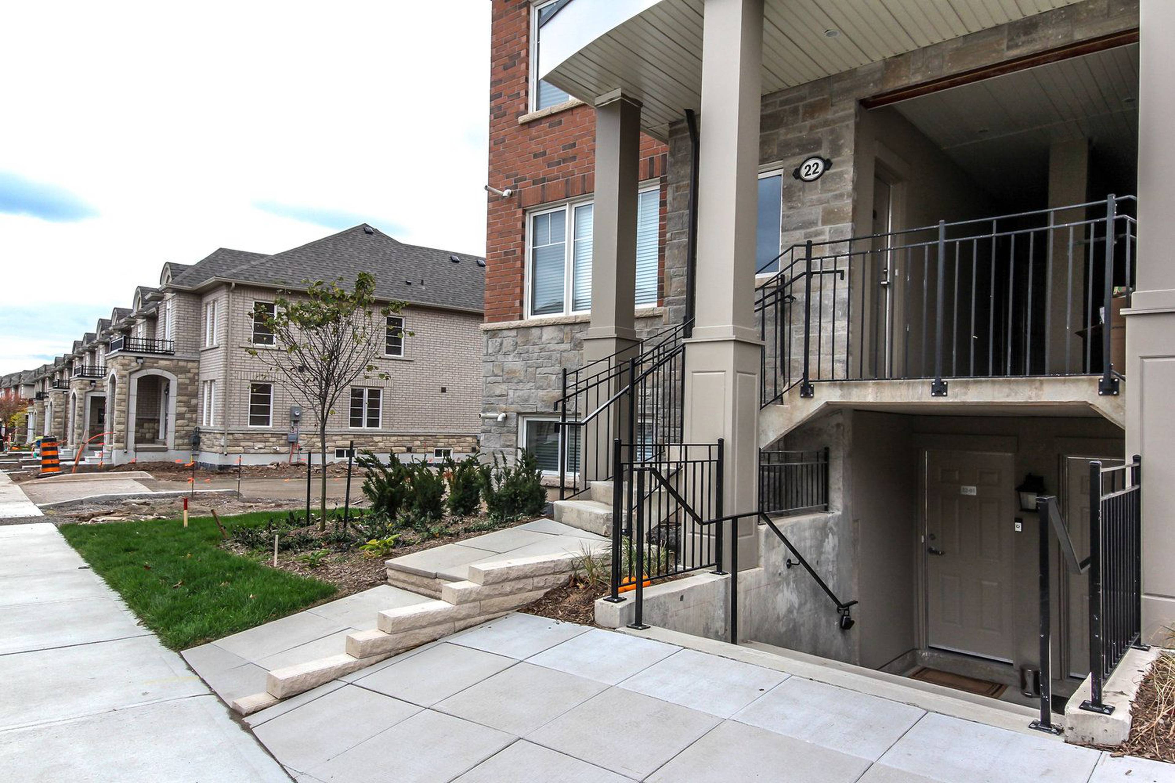 Harmony Oakville Oakville, ON 2420 Baronwood Dr liv.rent