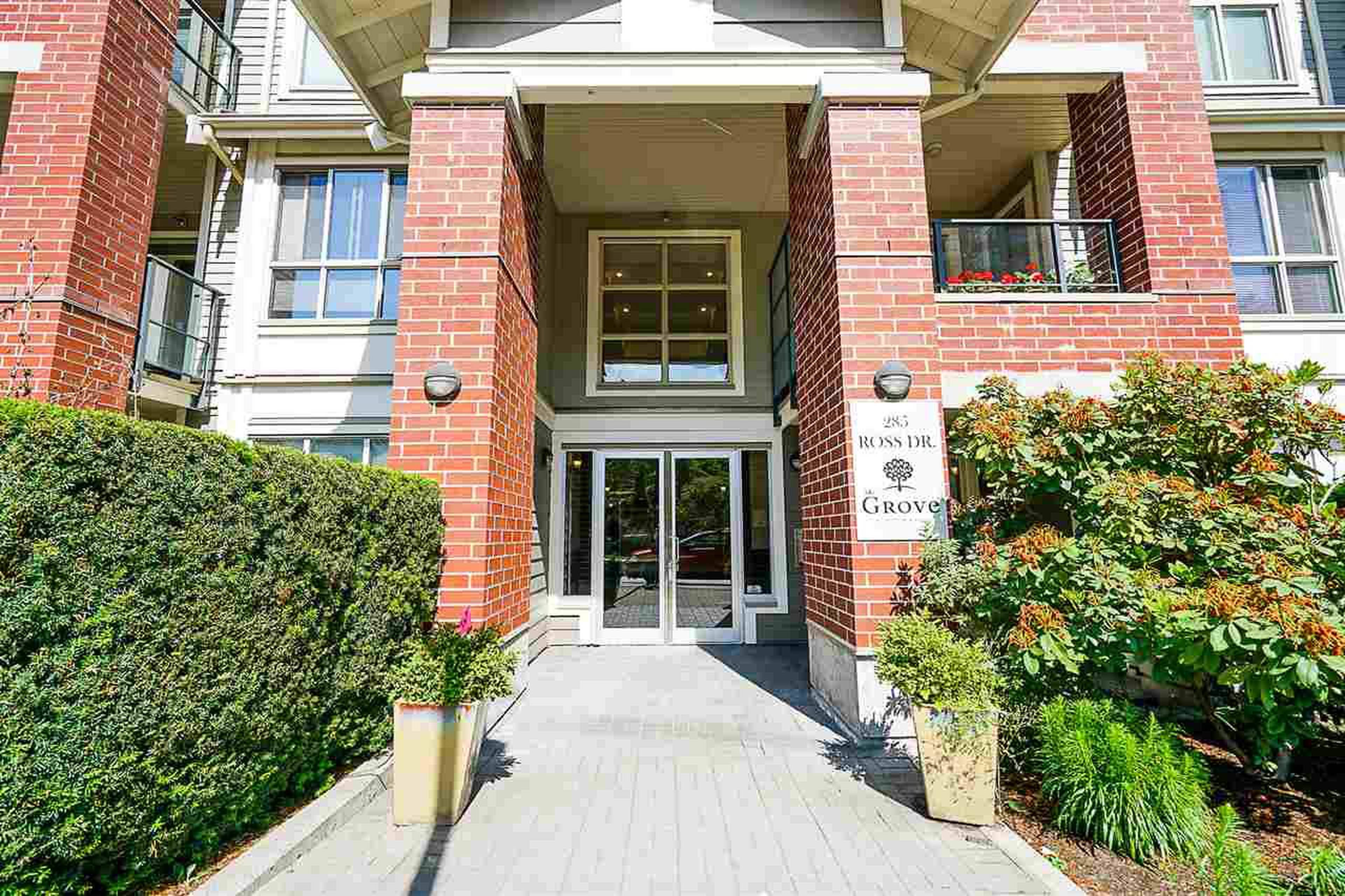 The Grove 285 Ross Dr Apartments for Rent New Westminster liv.rent