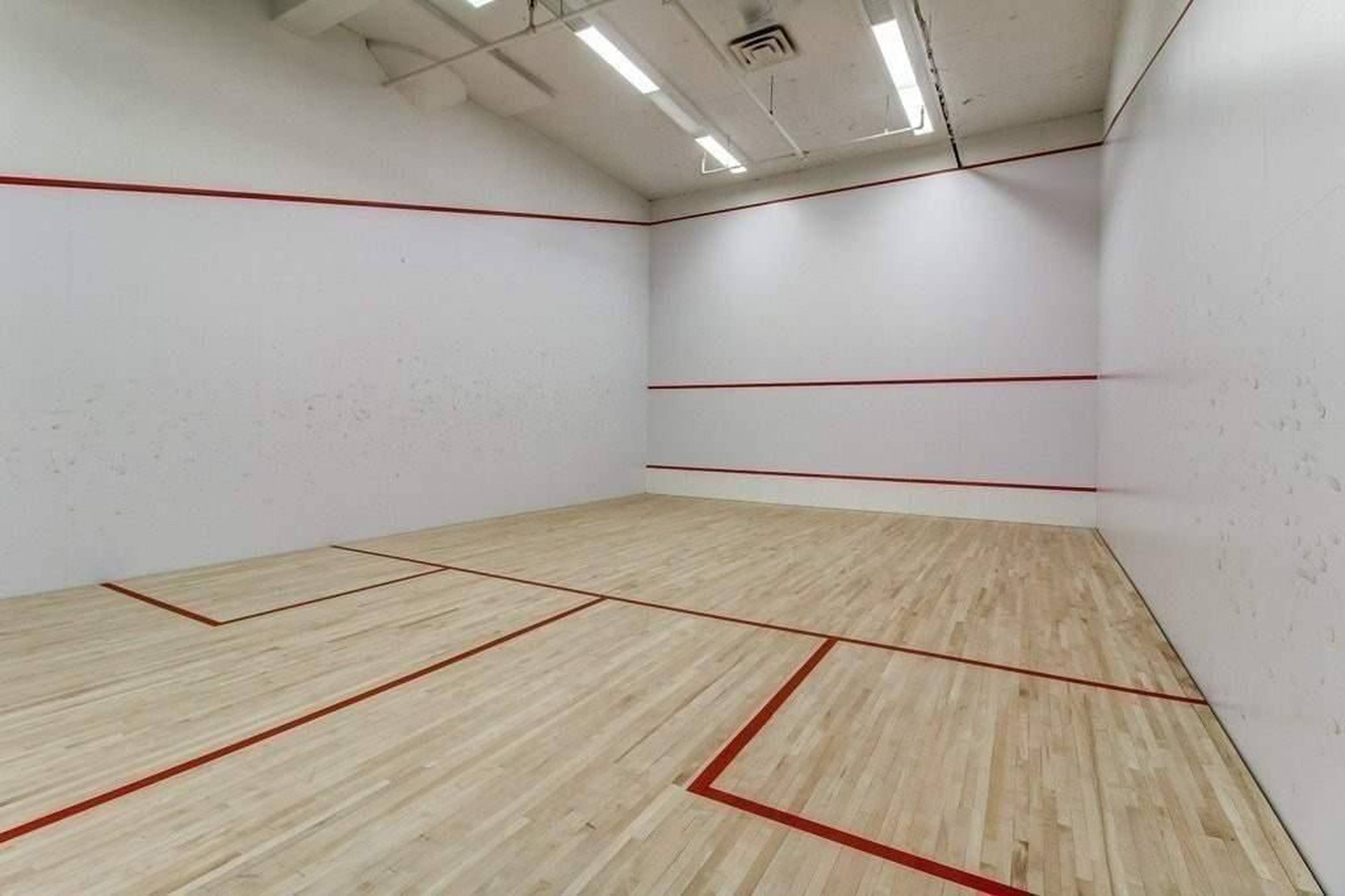 Warehouse Lofts 300 Manitoba St Apartments for Rent Etobicoke liv.rent