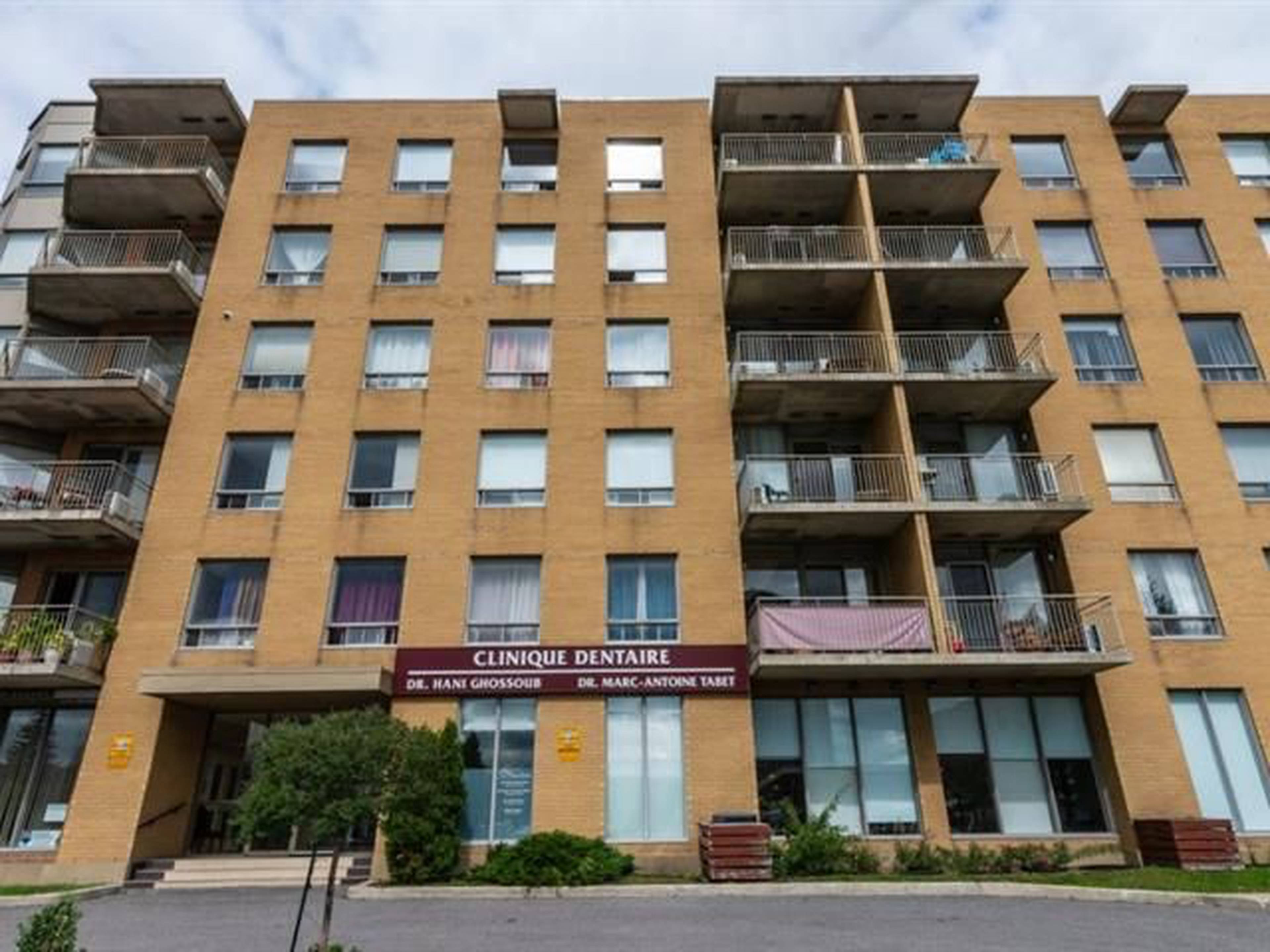 9999 Boulevard de l'Acadie Montréal, QC 9999 Boulevard de l'Acadie liv.rent