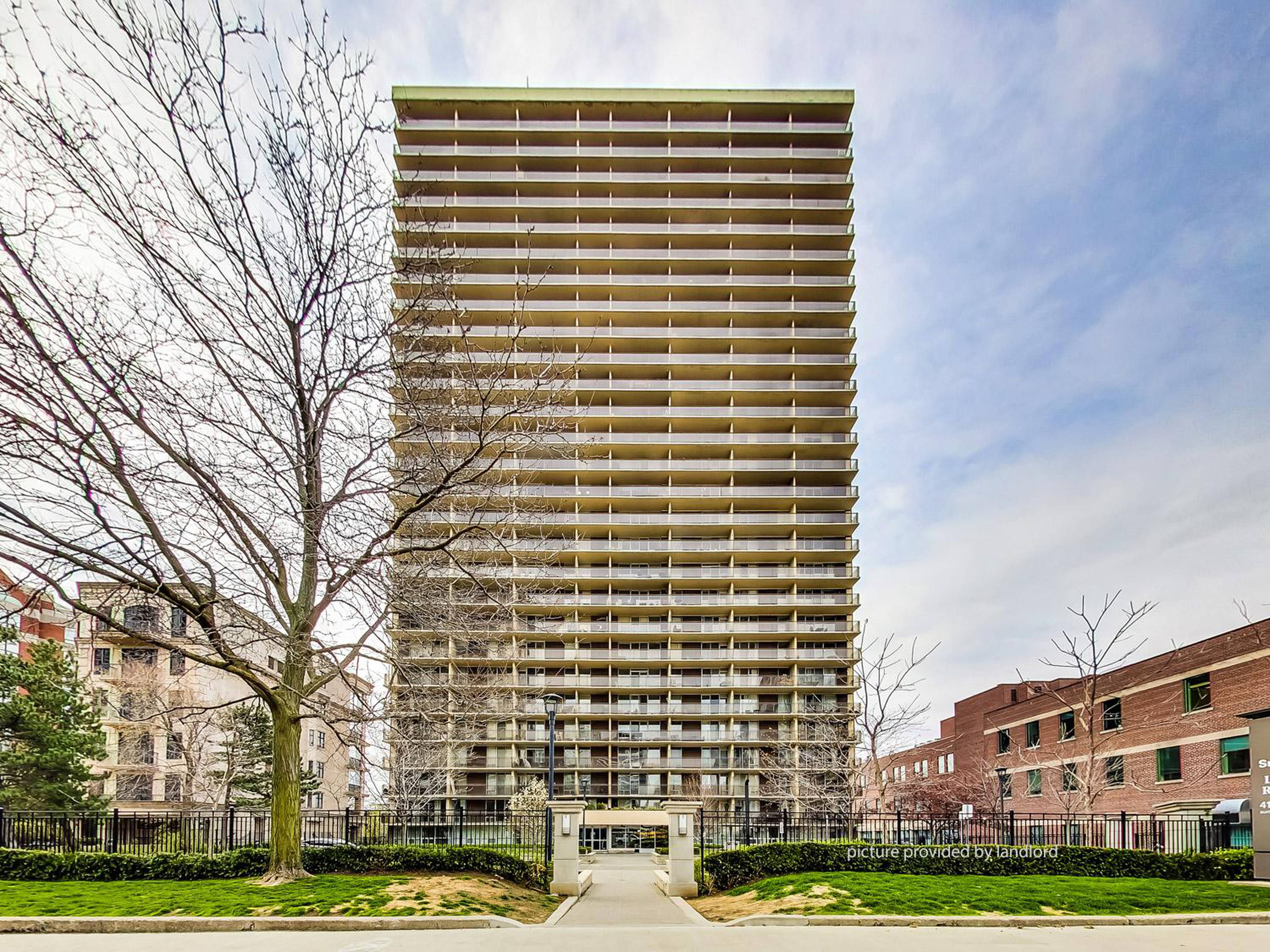 7 Jackes Avenue Apartment Building