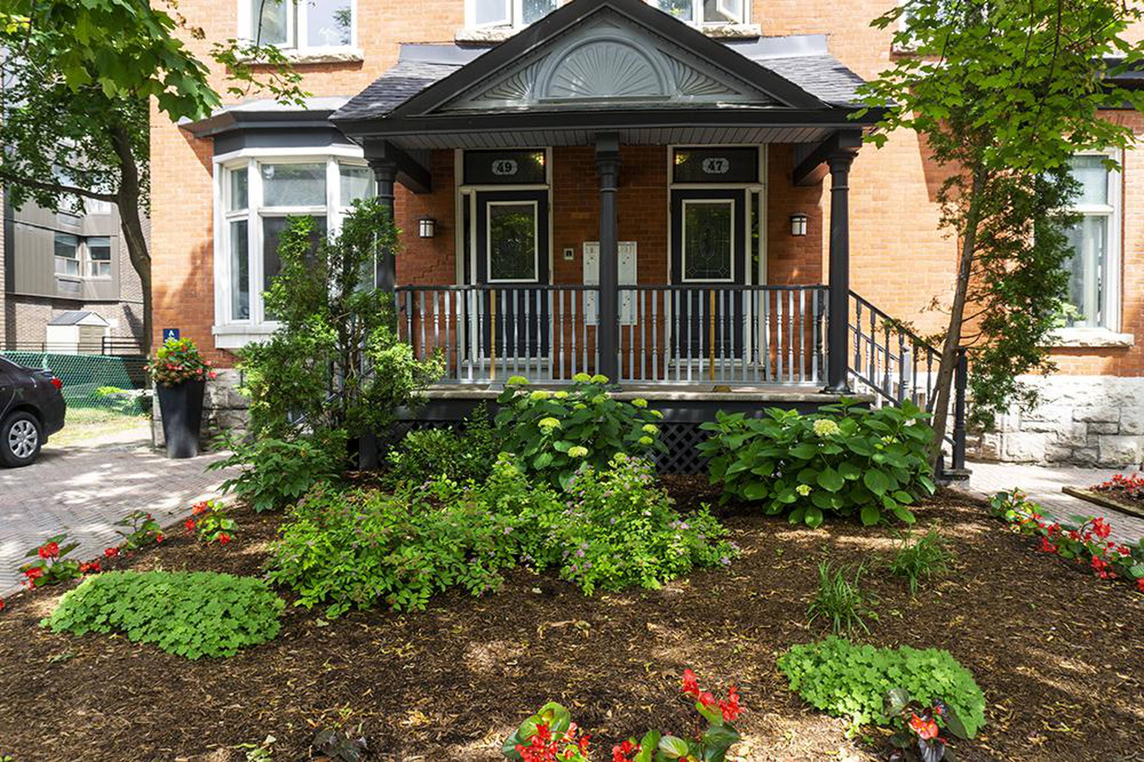 47 &amp; 49 Somerset Apartment Building