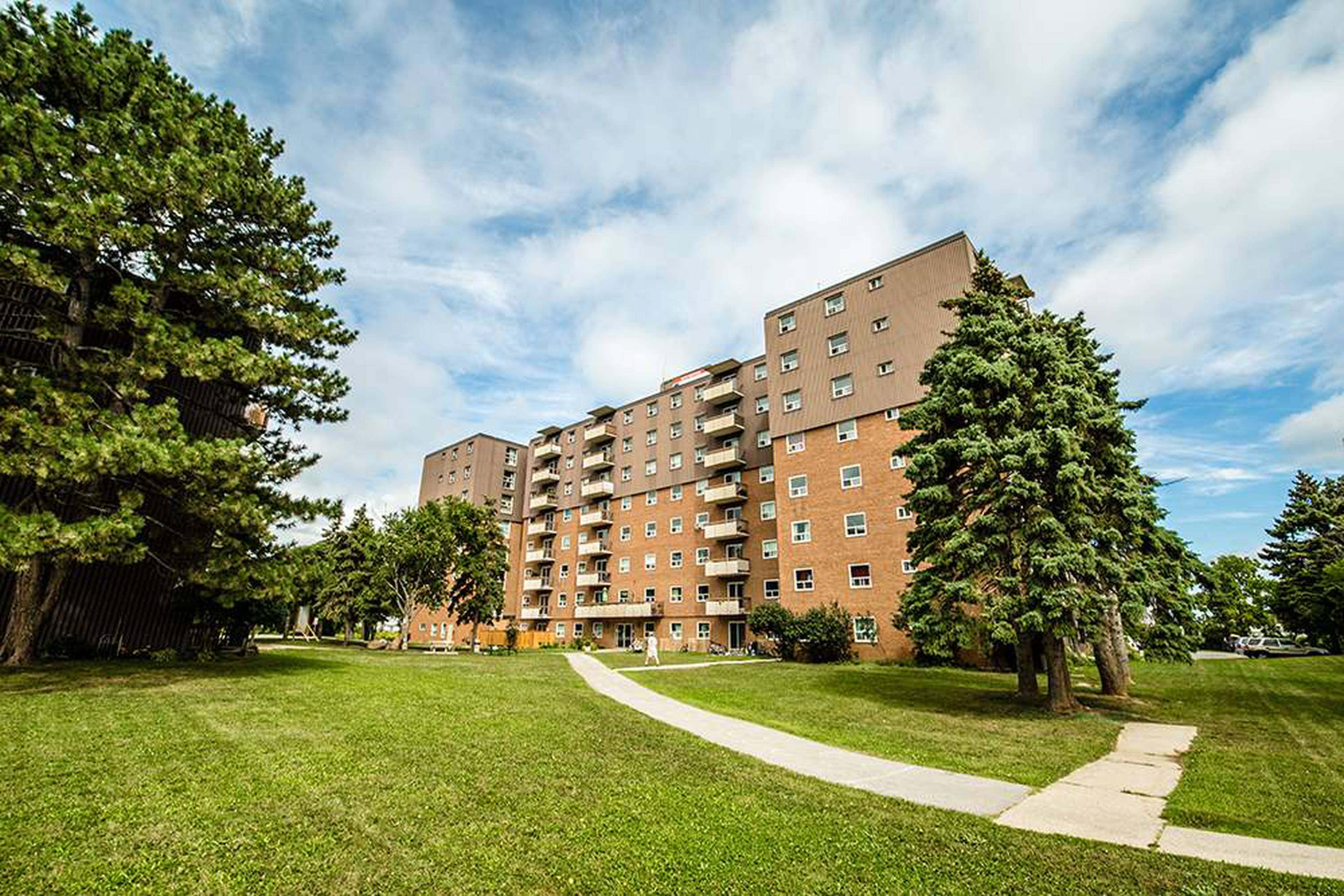 Grimsby Apartments Grimsby, ON 1 & 3 Slessor Boulevard liv.rent